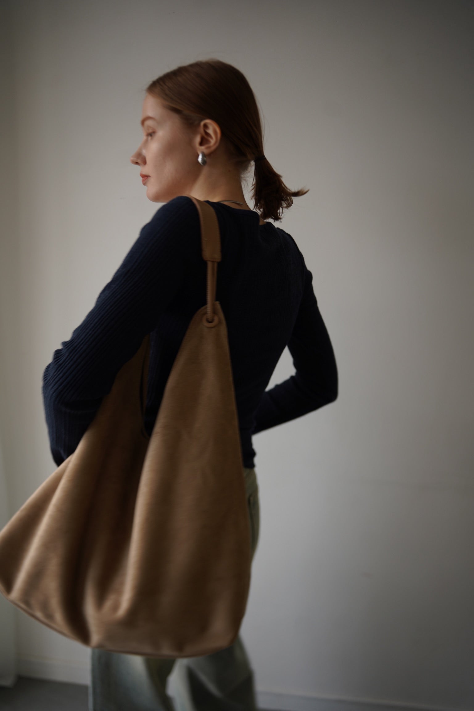 Suède round taught bag