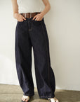 Belt curve denim pants