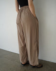 Woven tuck pants