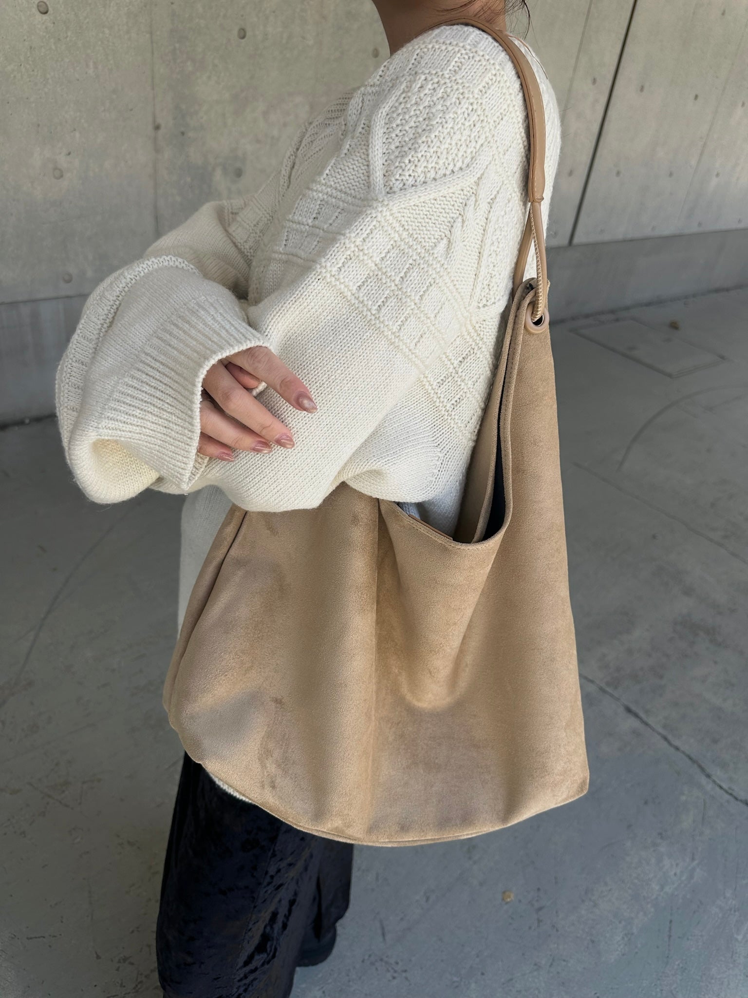 Suède round taught bag