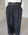 Tuck line pants