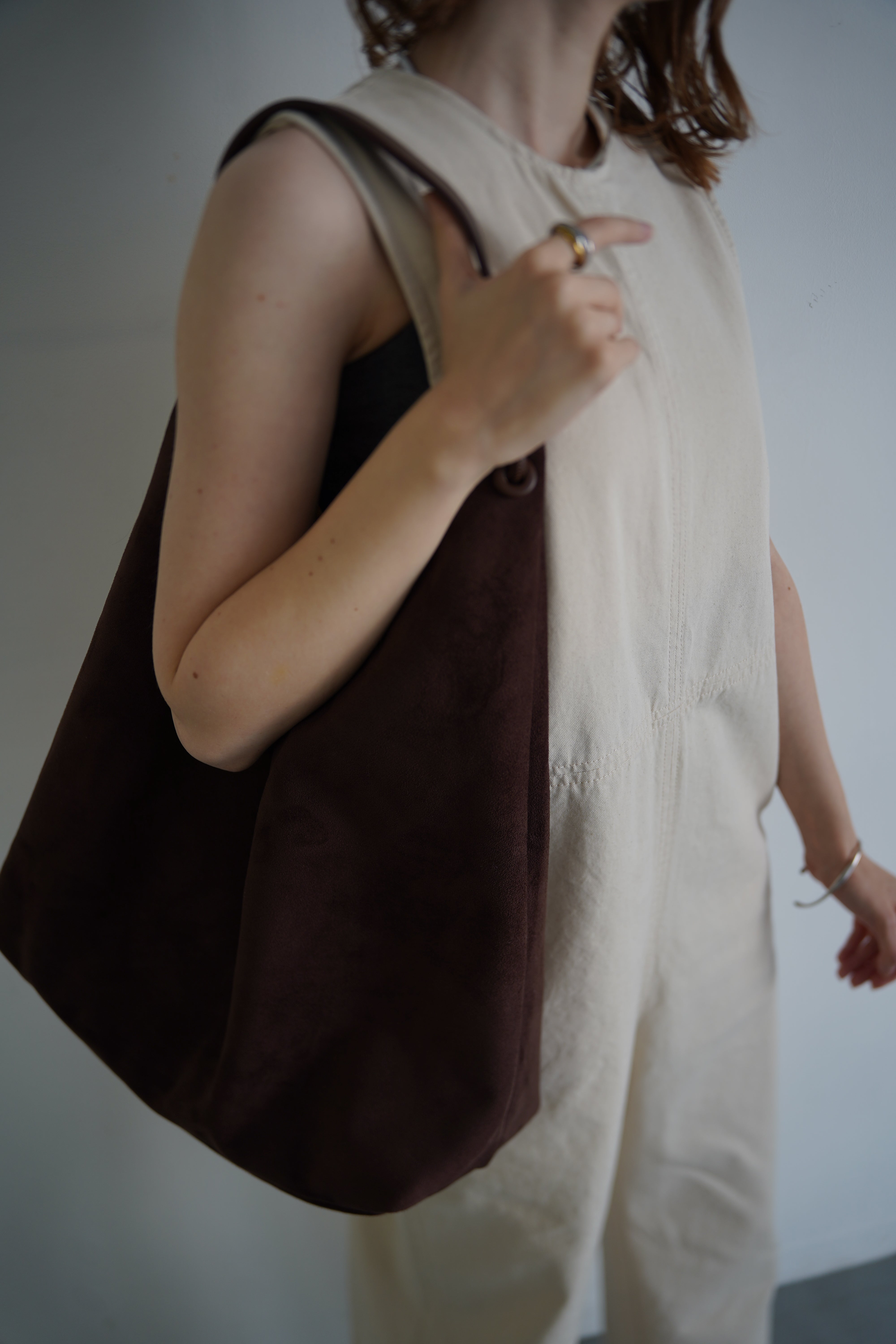 Suède round taught bag