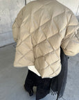 Curve sleeve quilting jacket