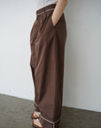 Tuck line pants