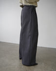 Tuck straight pants