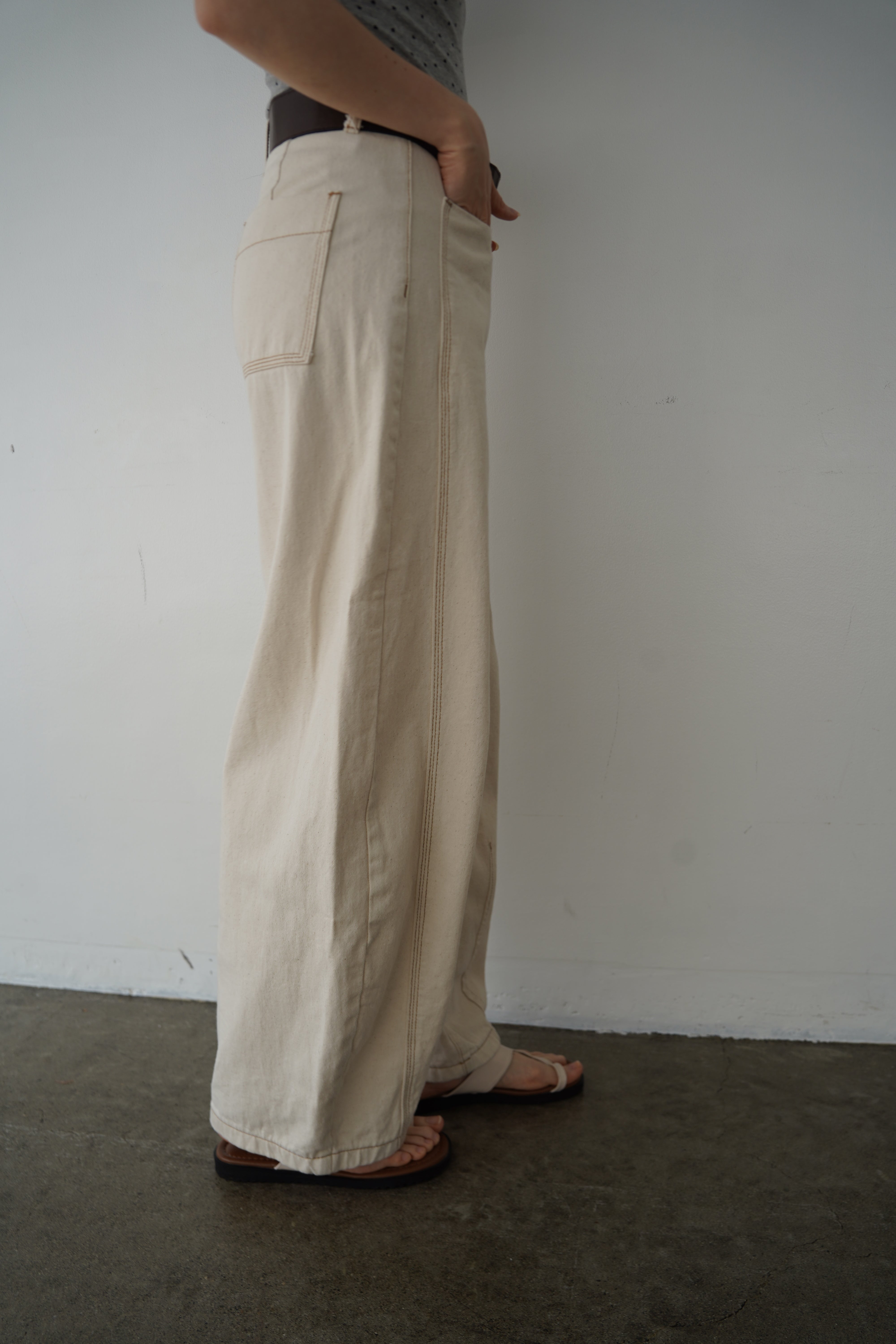 Belt curve denim pants