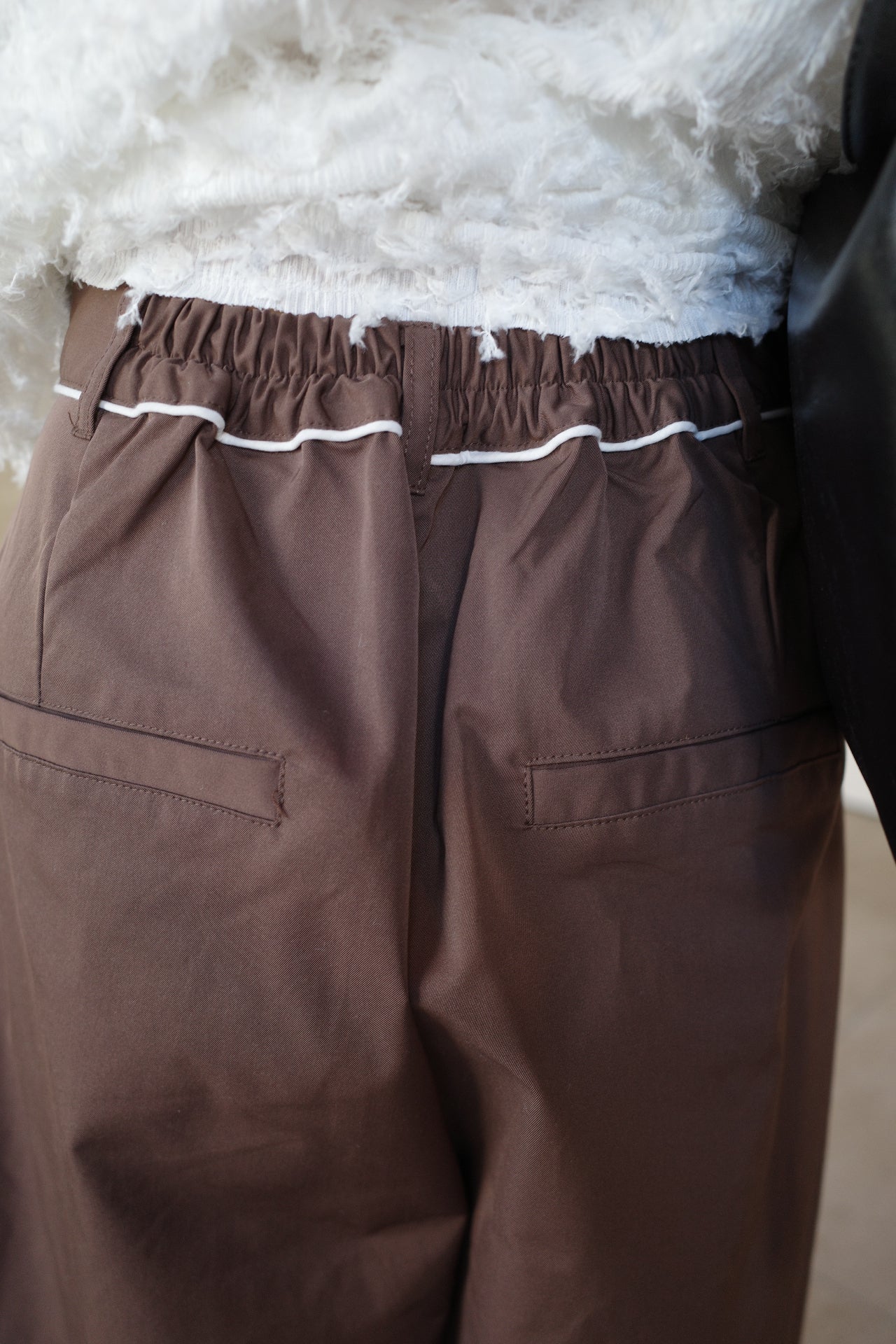 Tuck line pants