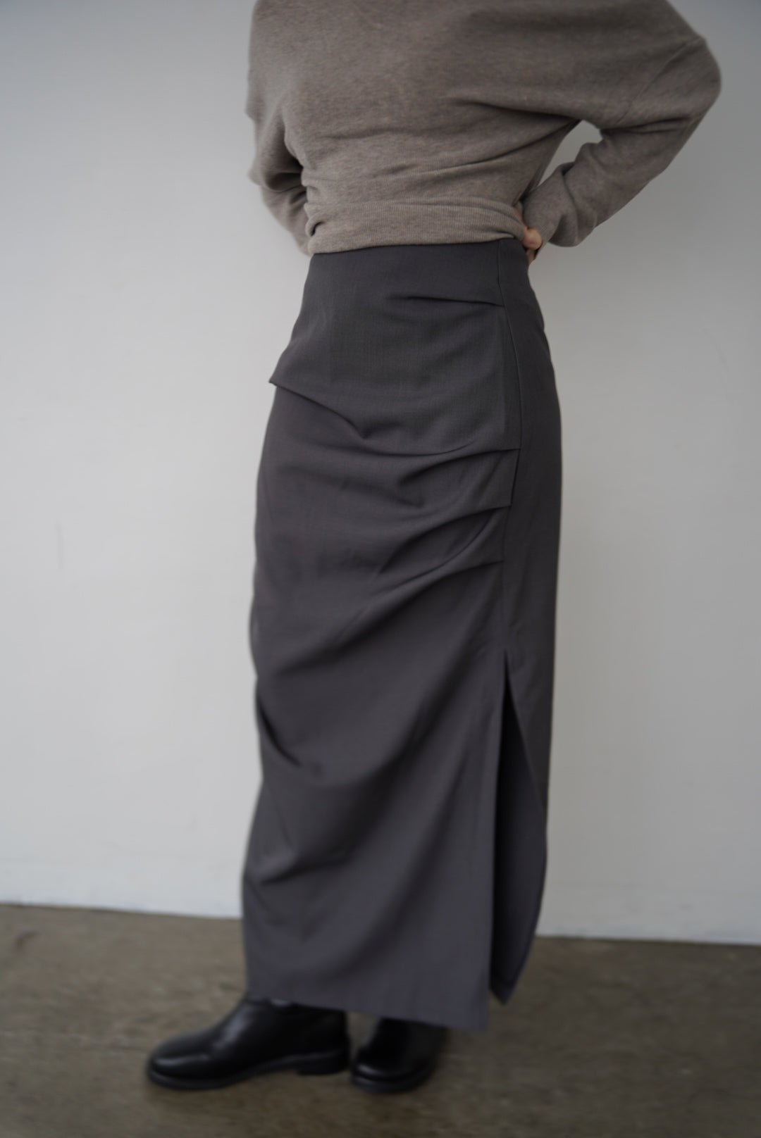 Tuck drape skirt