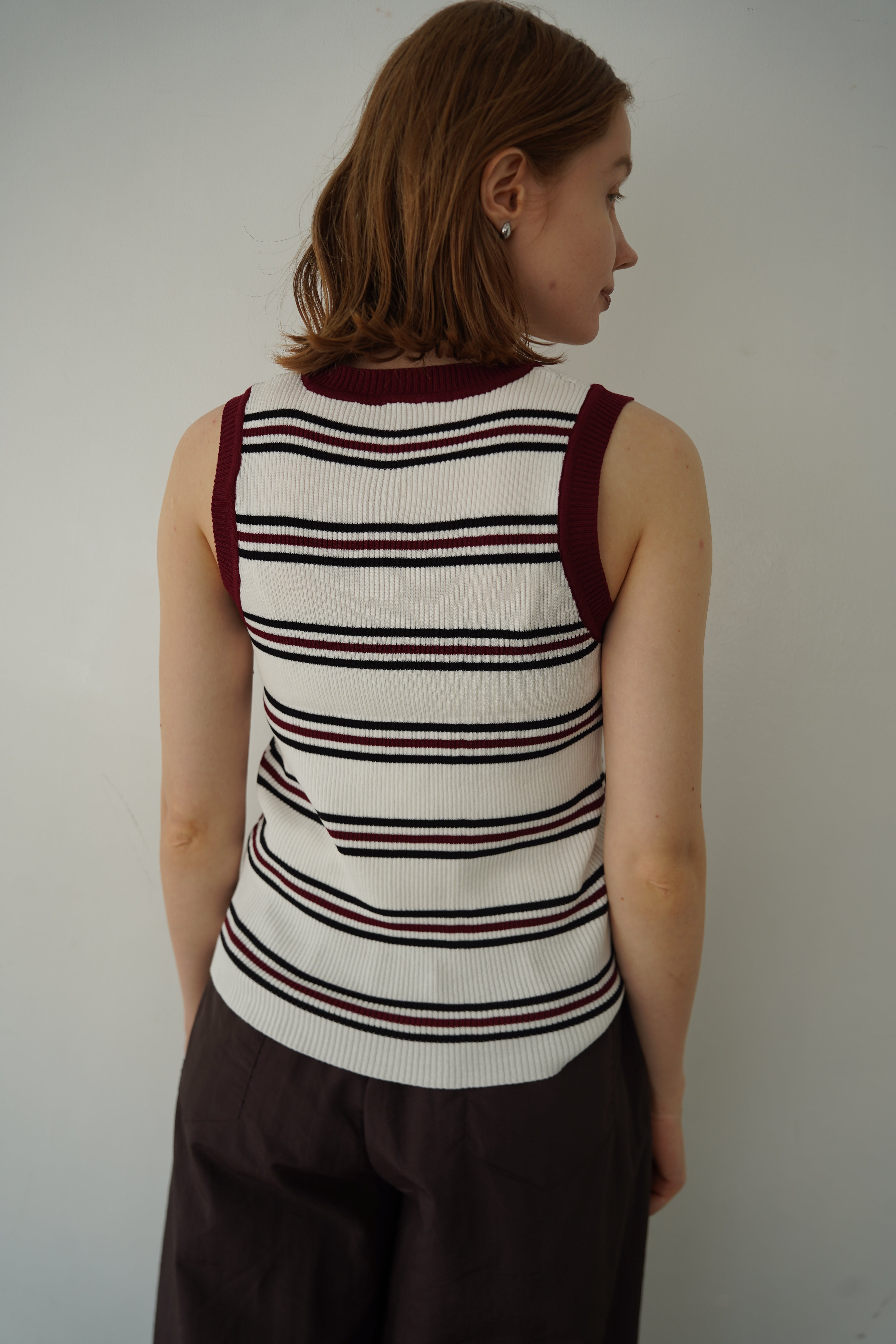 Bi-color boarder tank top