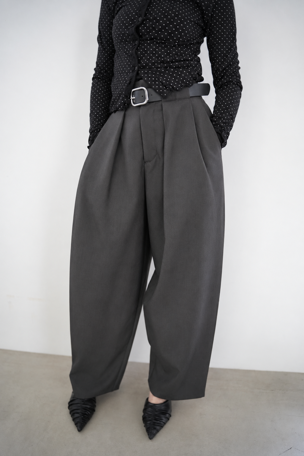 Twill tuck cocoon pants