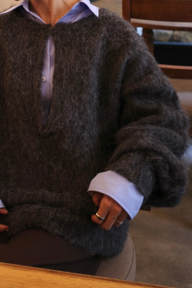 Deep skipper mohair knit