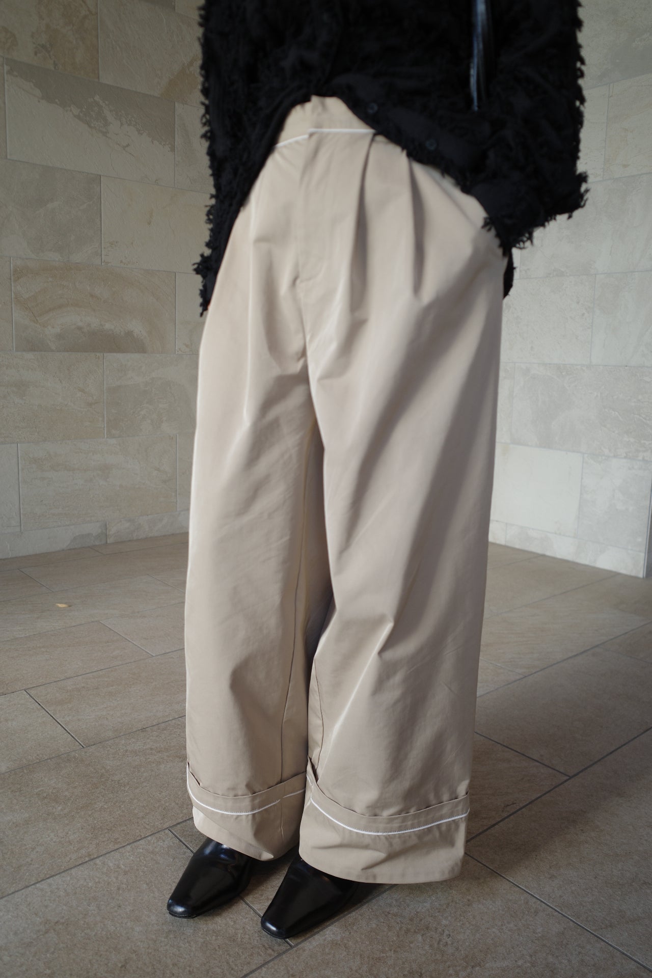 Tuck line pants