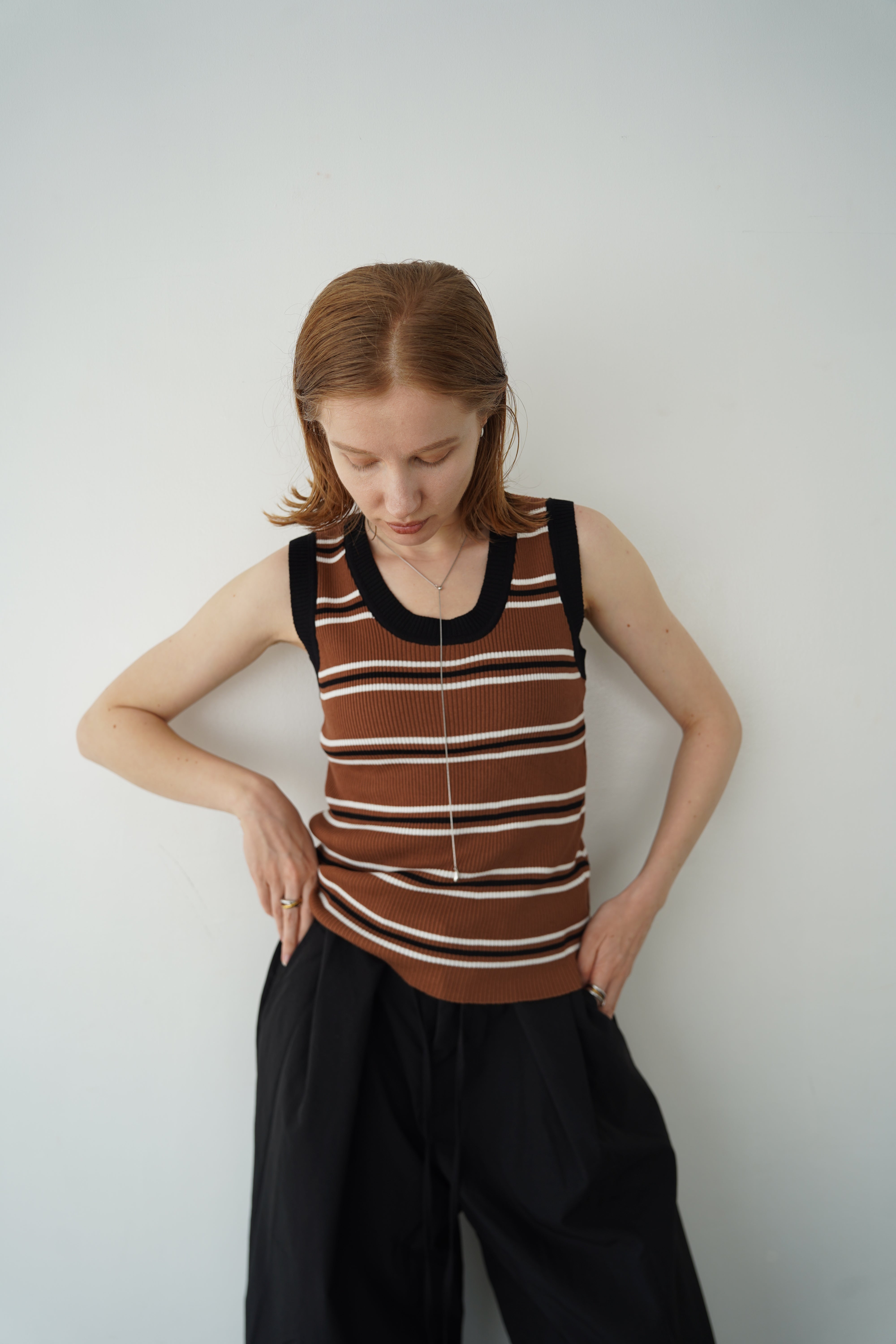 Bi-color boarder tank top