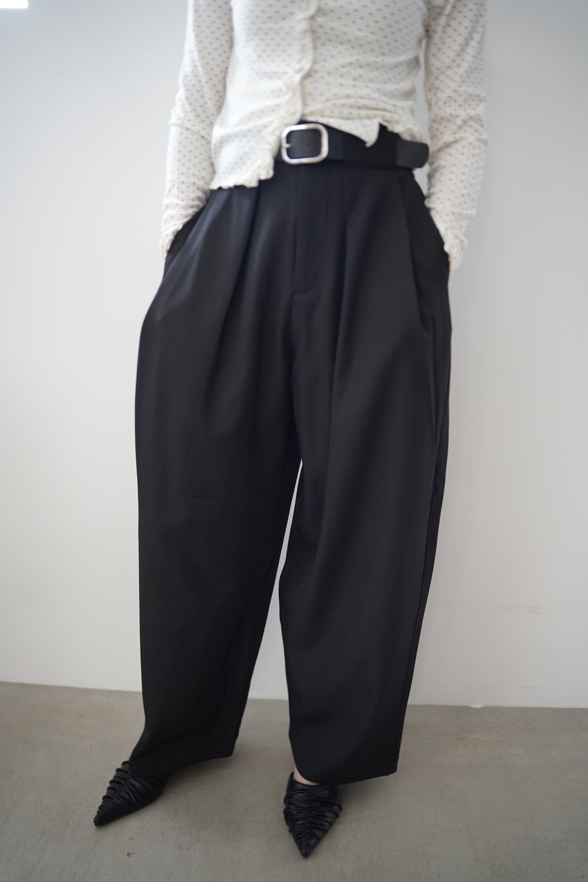 Twill tuck cocoon pants