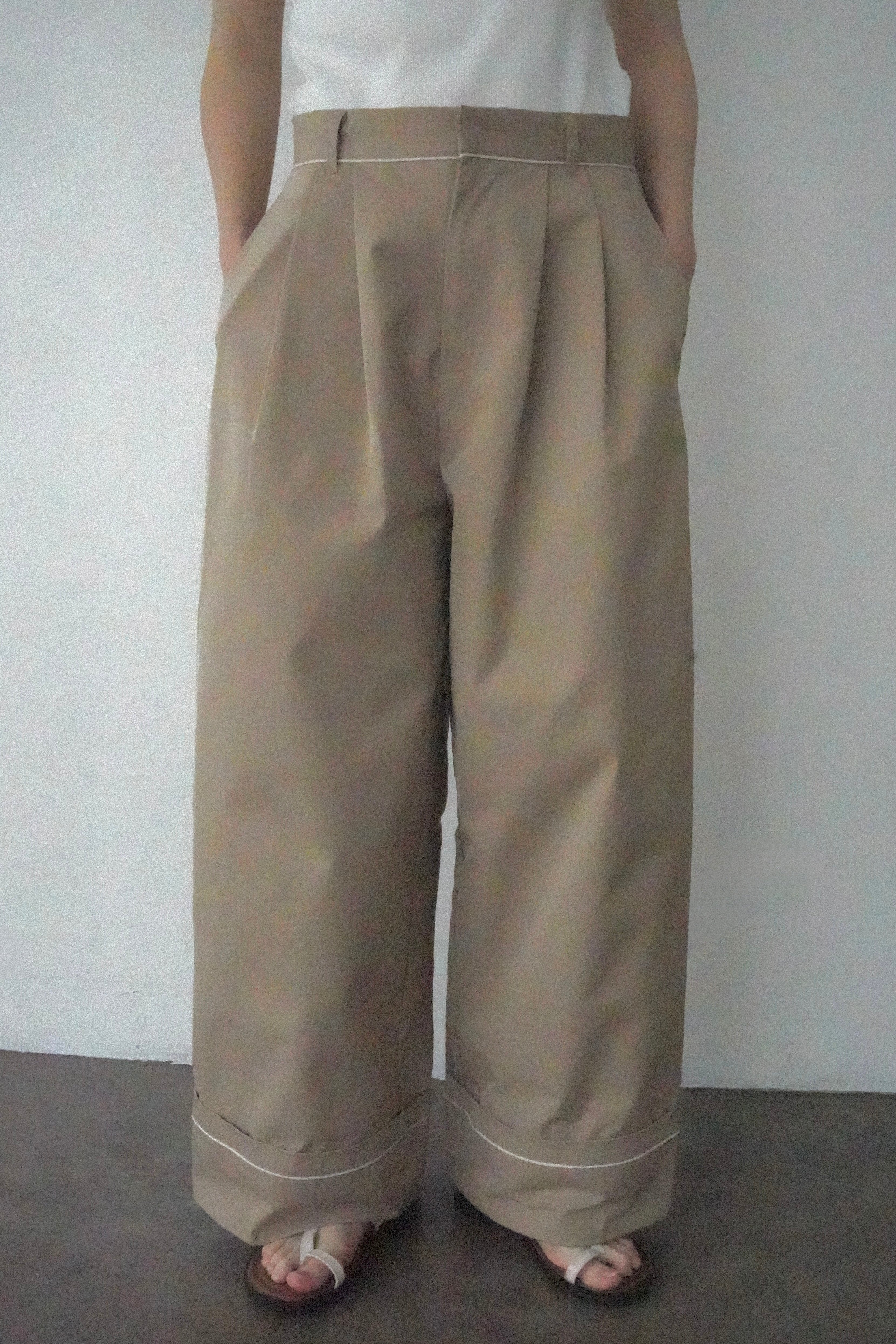 Tuck line pants