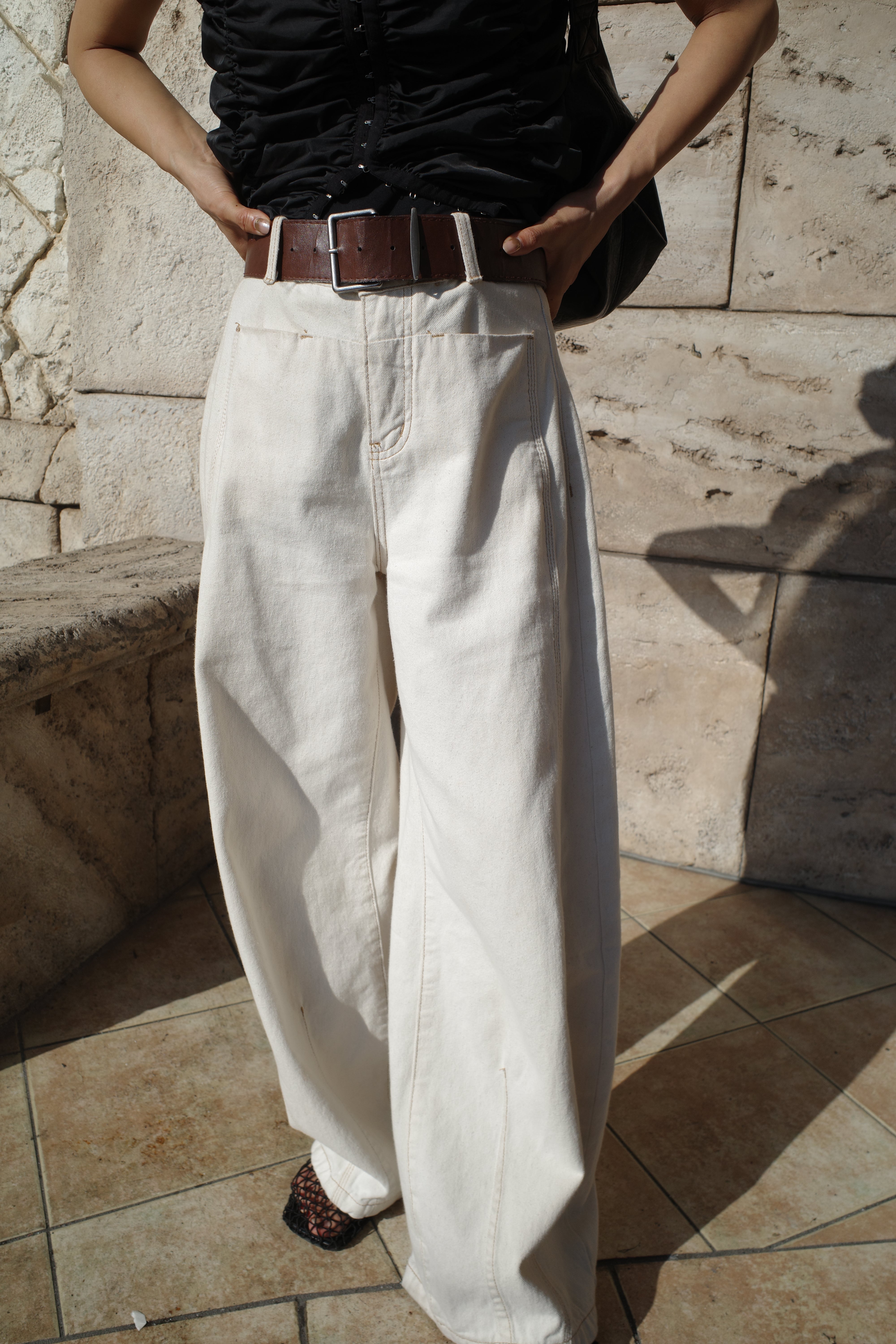 Belt curve denim pants