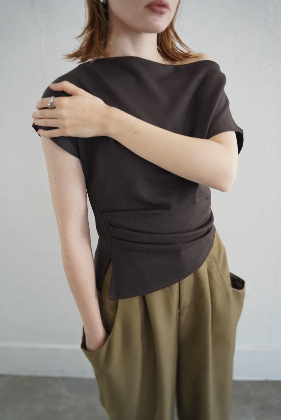 【7月下旬-発送】Unbalance tuck top