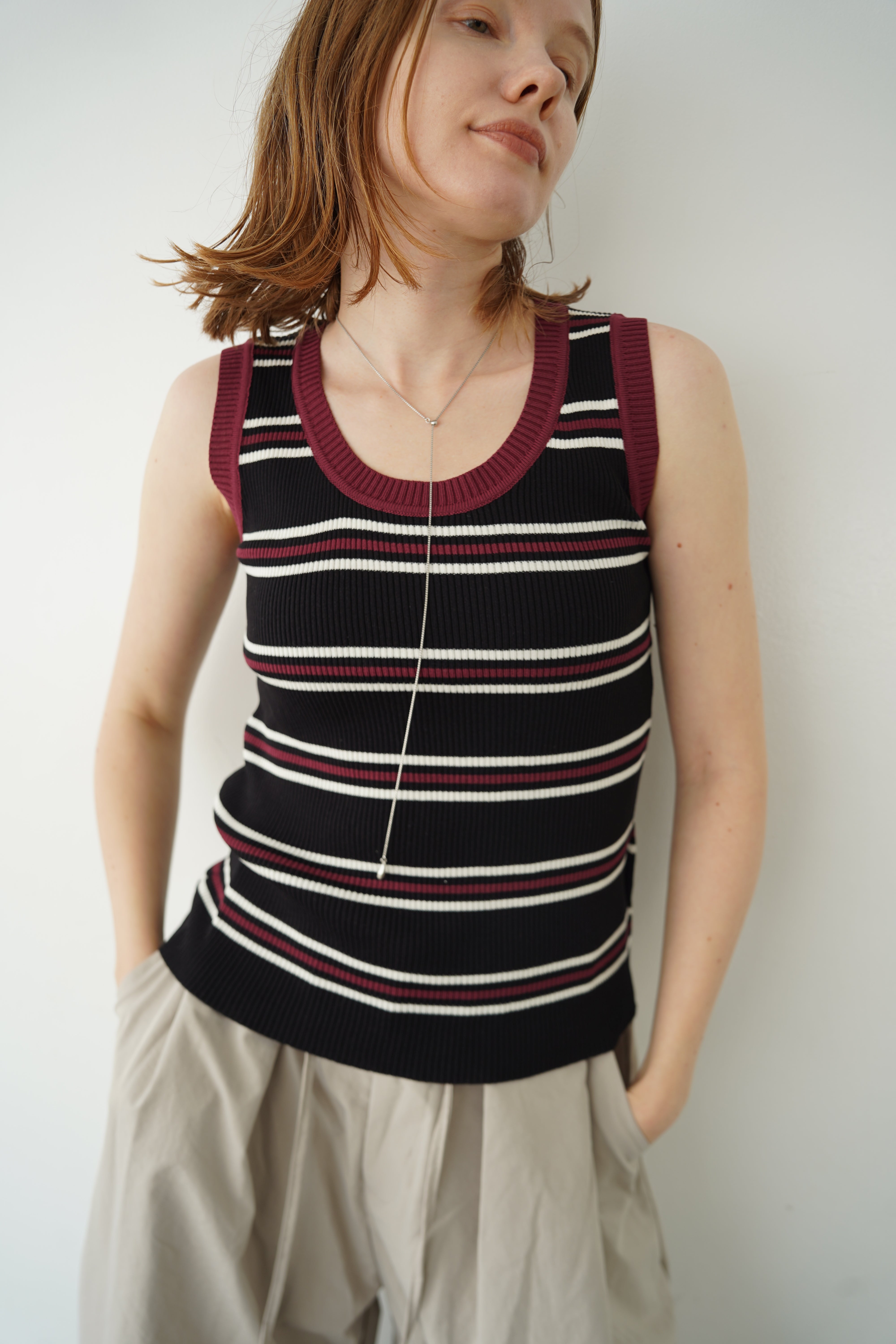 Bi-color boarder tank top