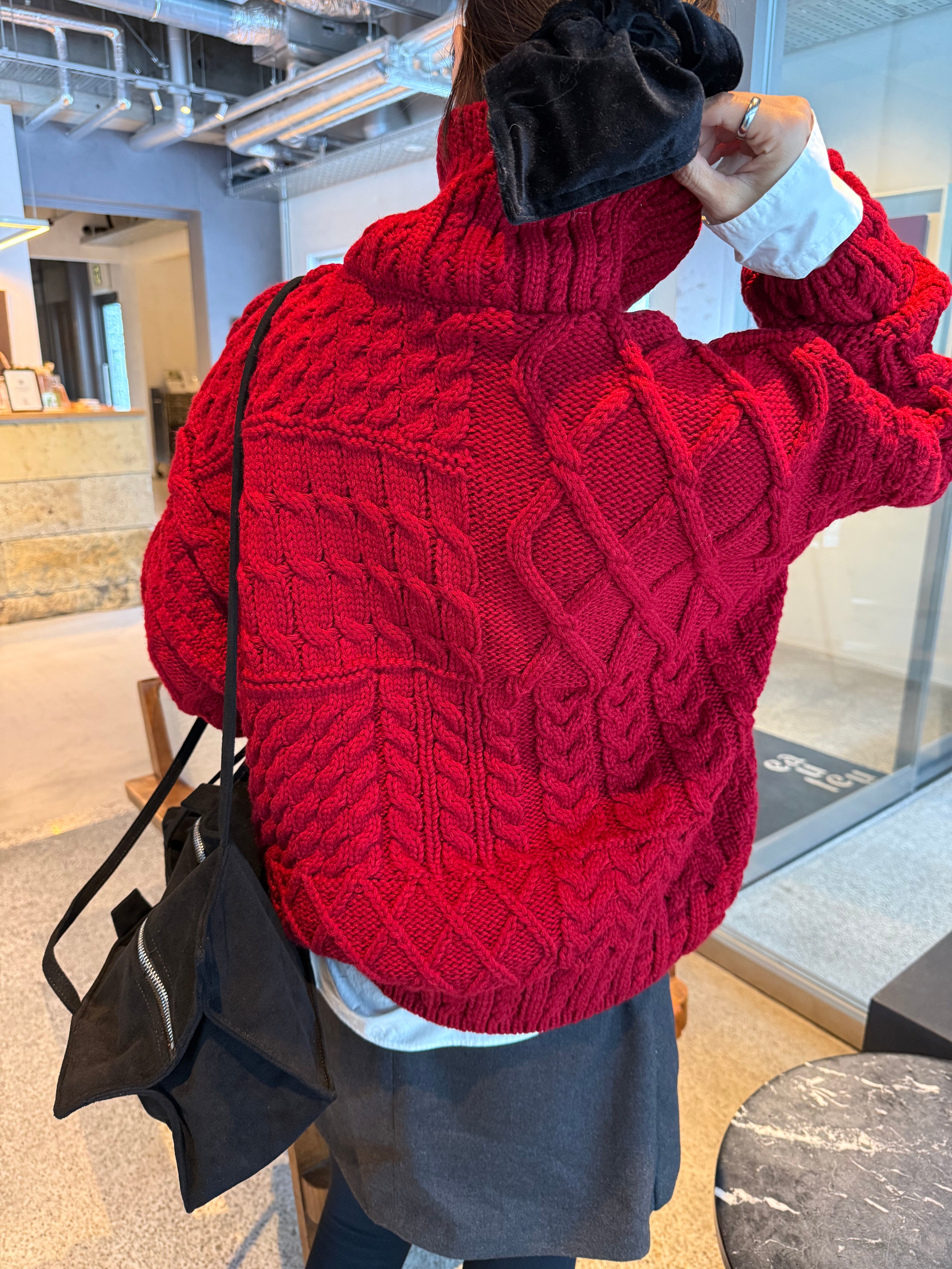 Asymmetric cable knit