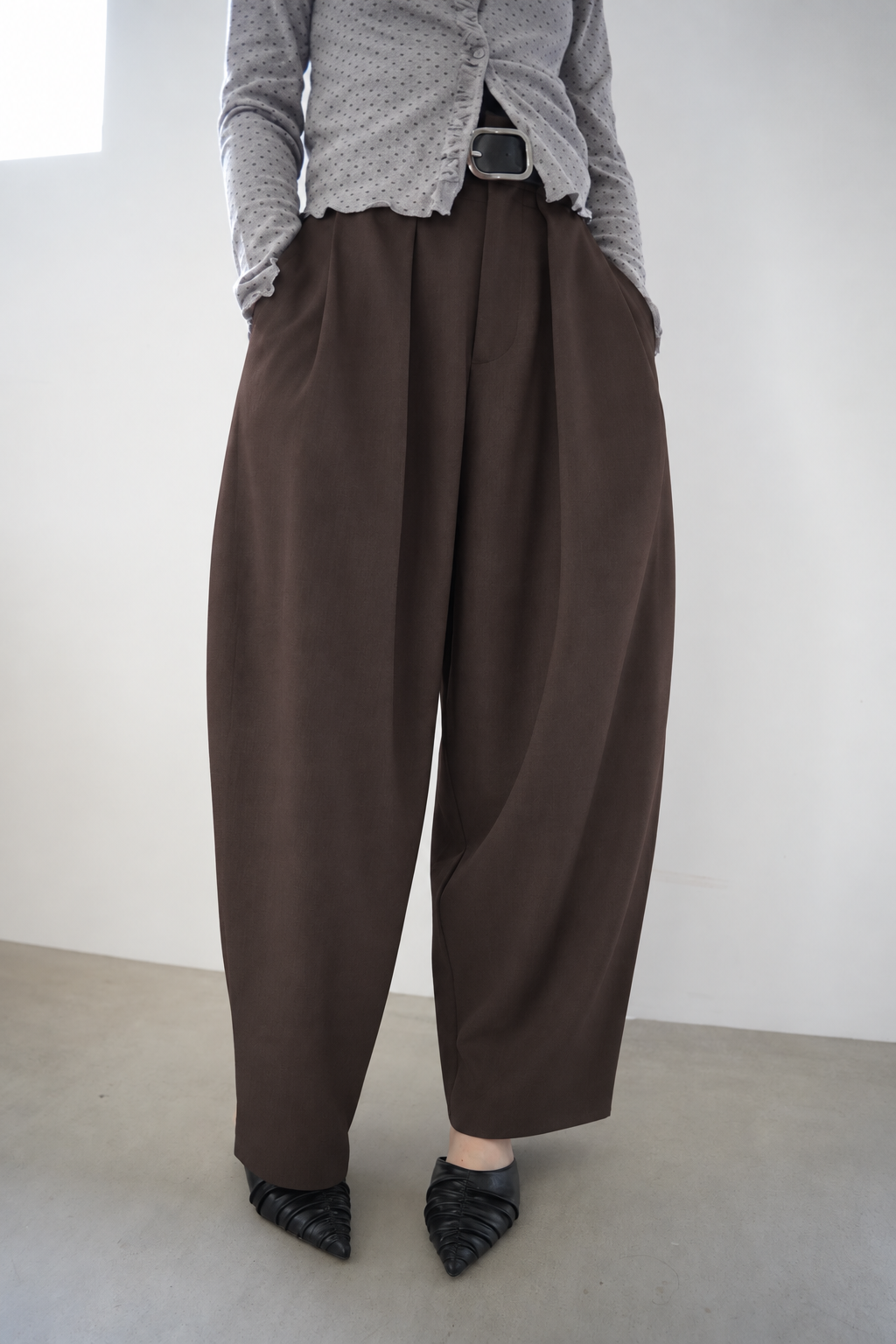 Twill tuck cocoon pants