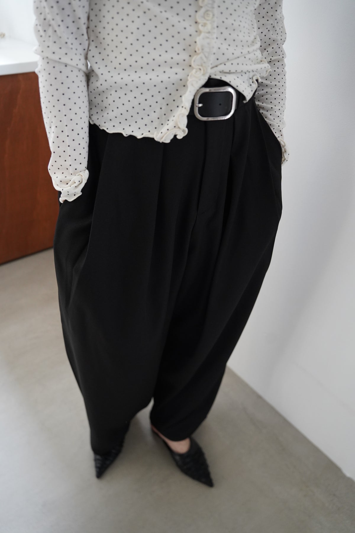 Twill tuck cocoon pants