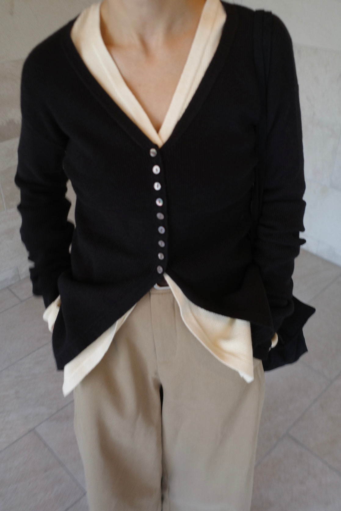 【再入荷】Vneck button lib cardigan