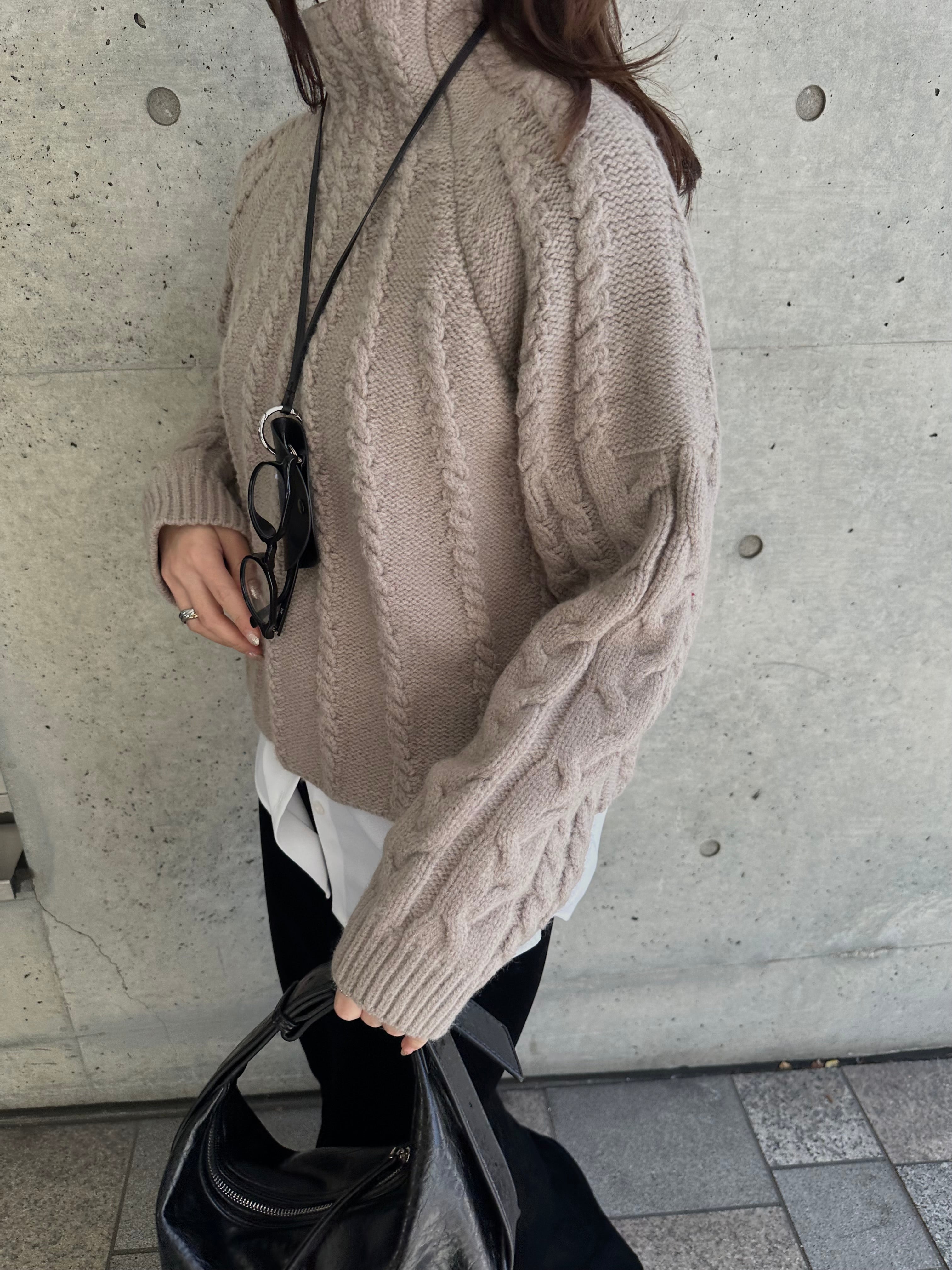 Cable hight neck knit