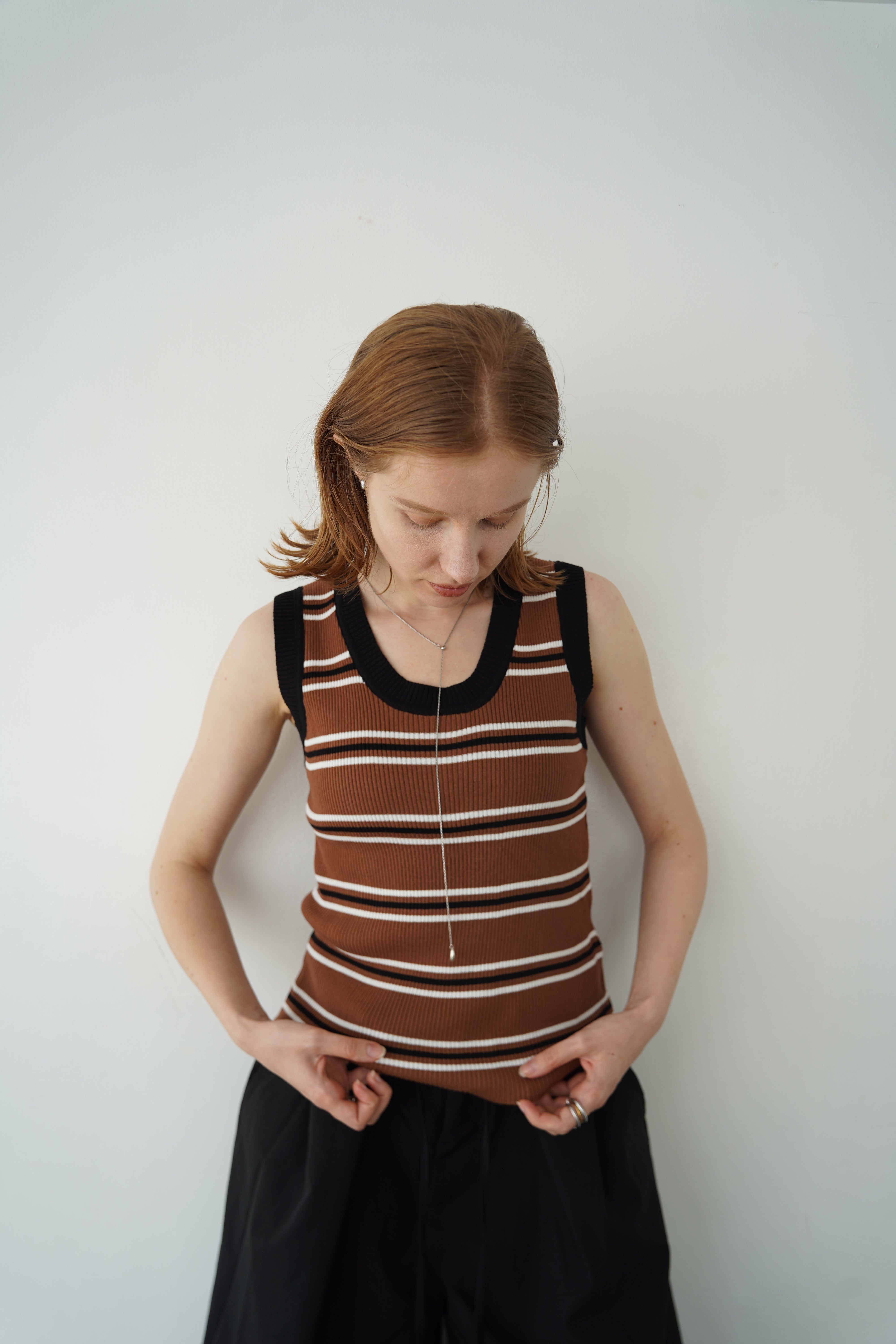 Bi-color boarder tank top