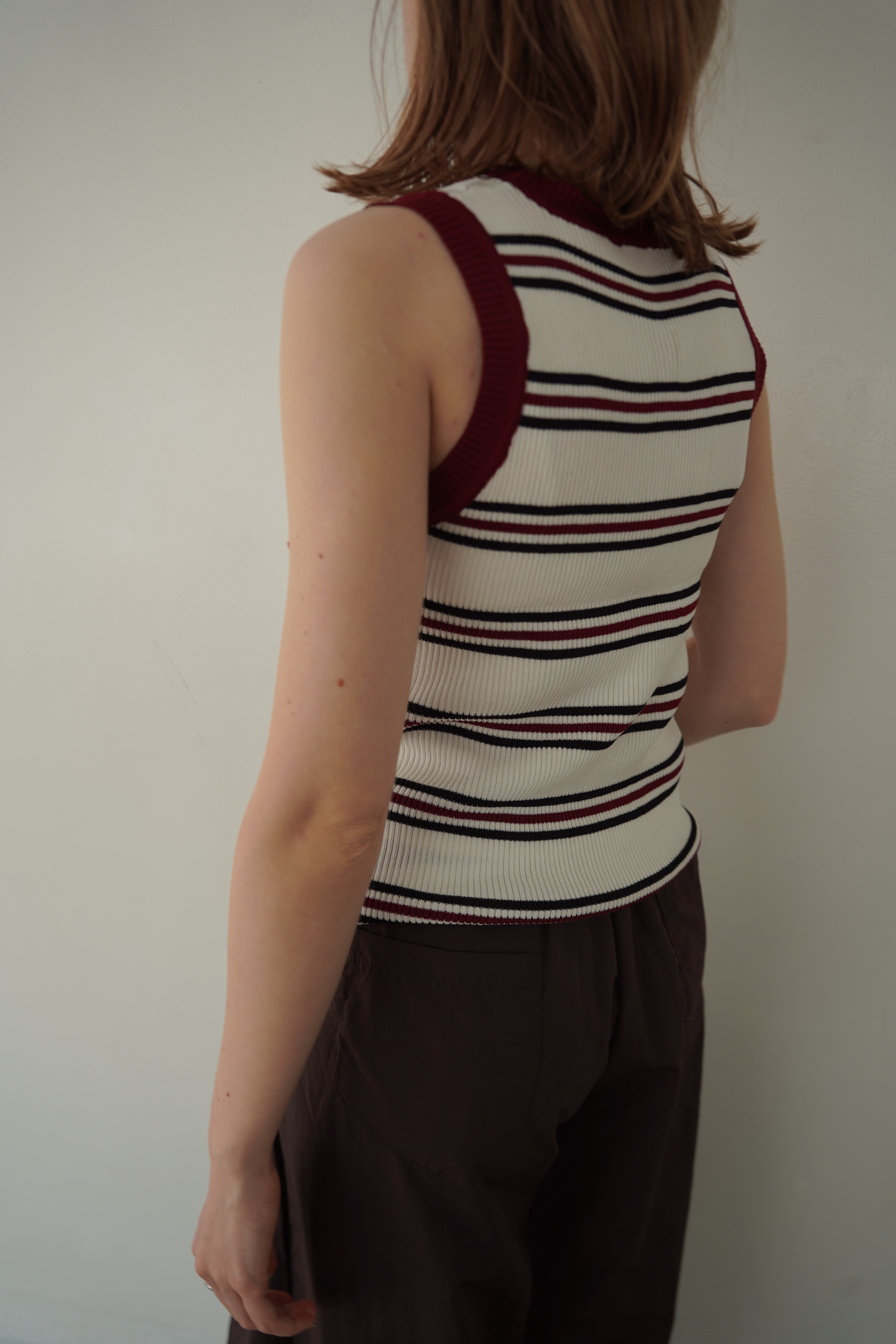 Bi-color boarder tank top