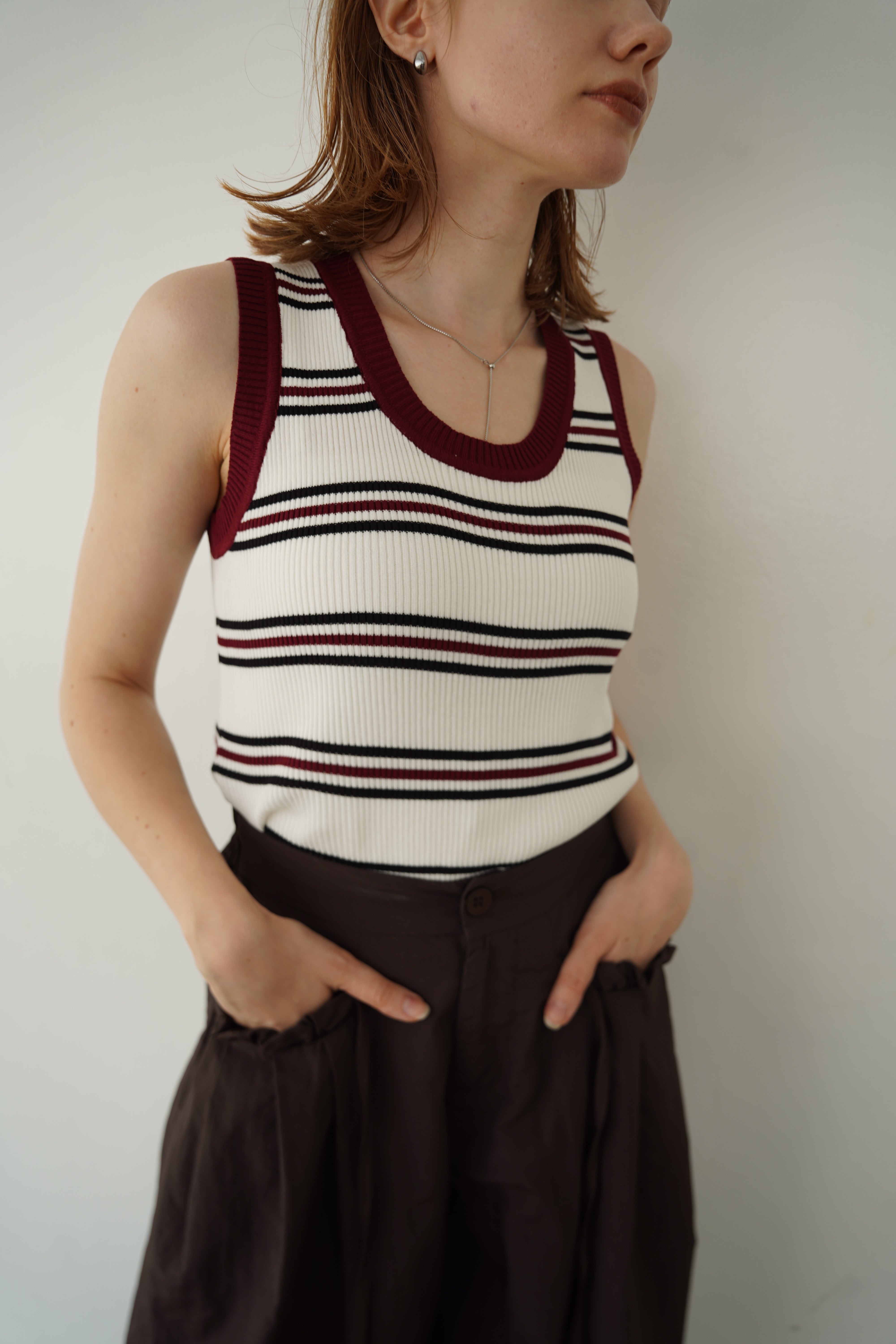 Bi-color boarder tank top