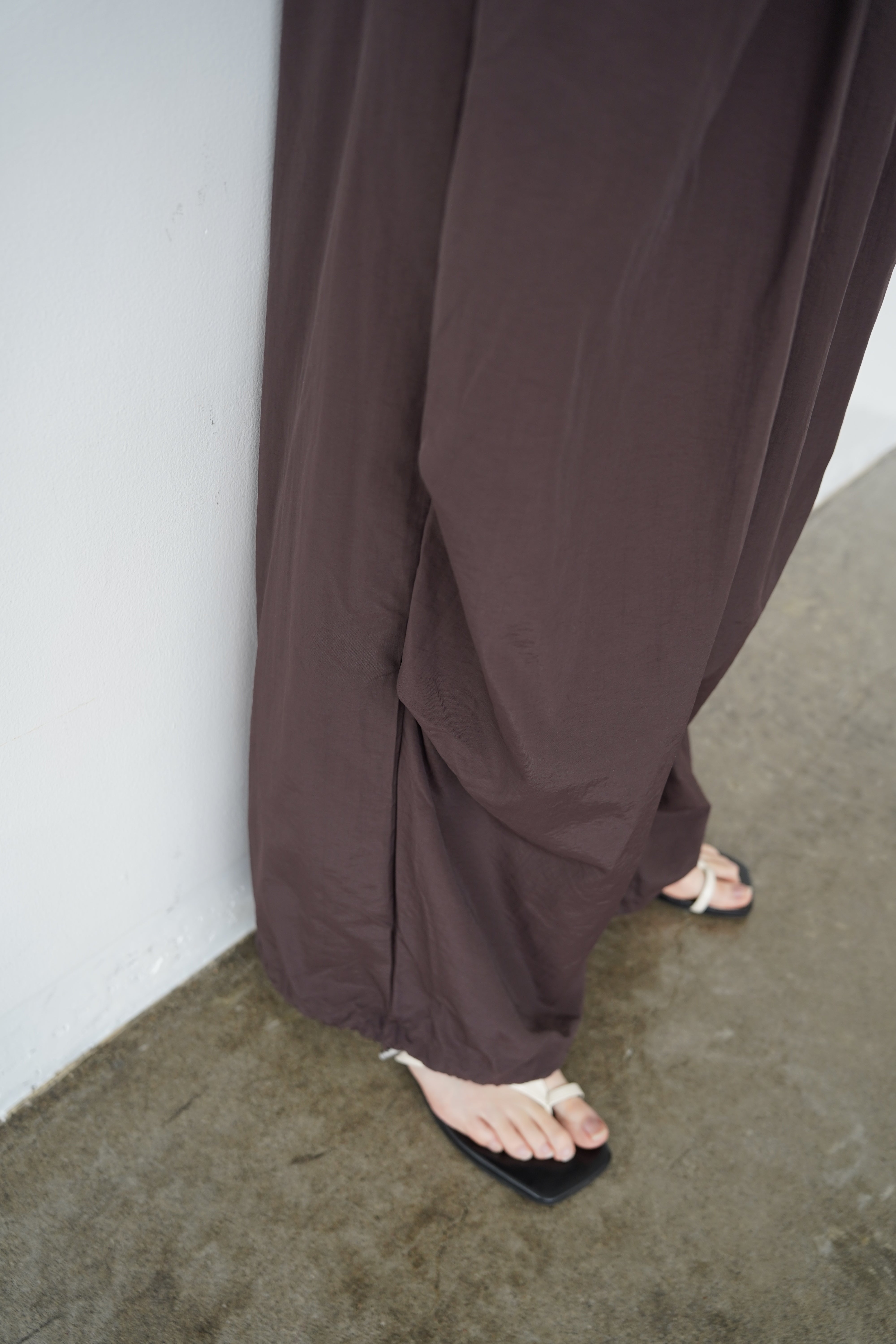 Pocket frill parachute pants