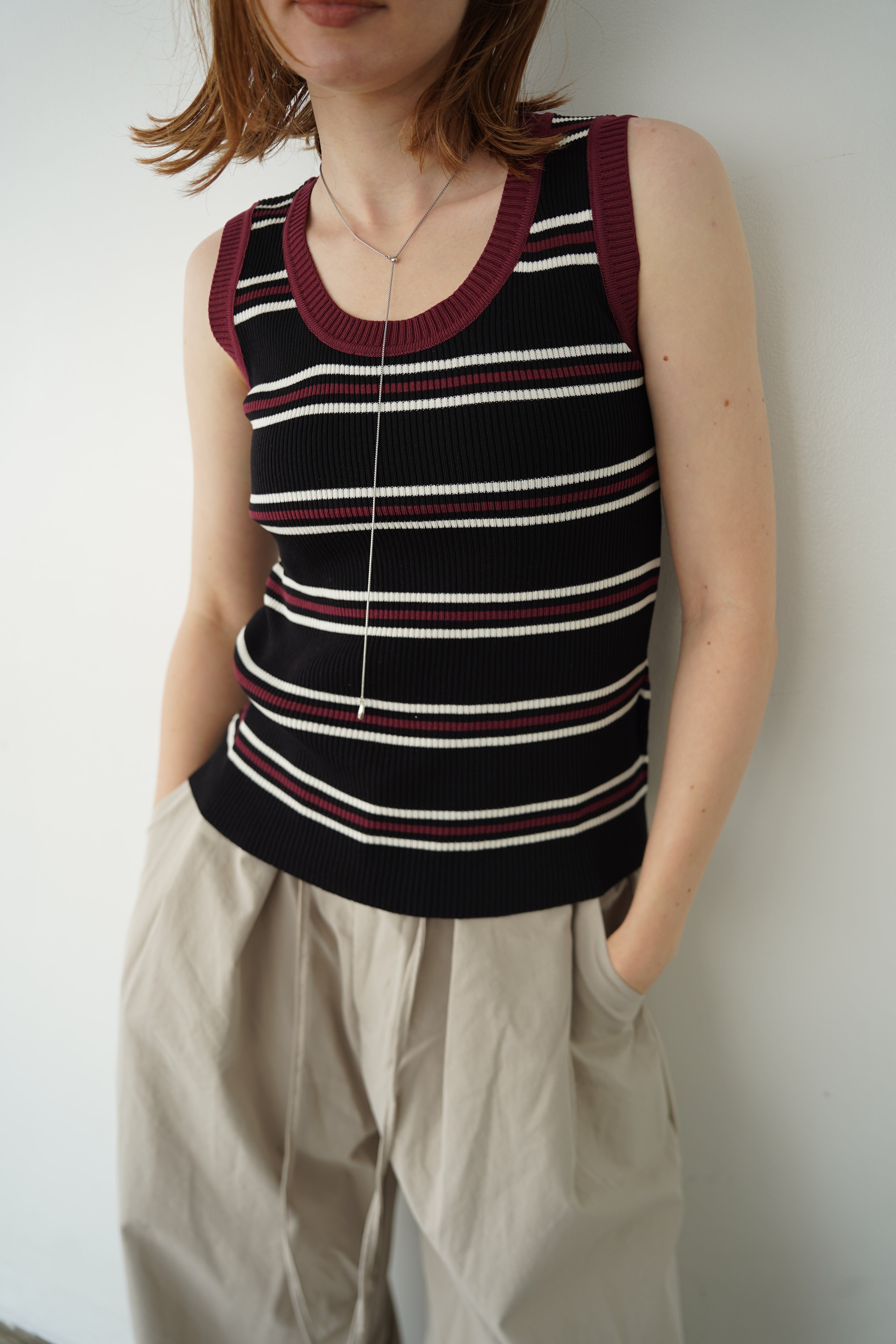Bi-color boarder tank top