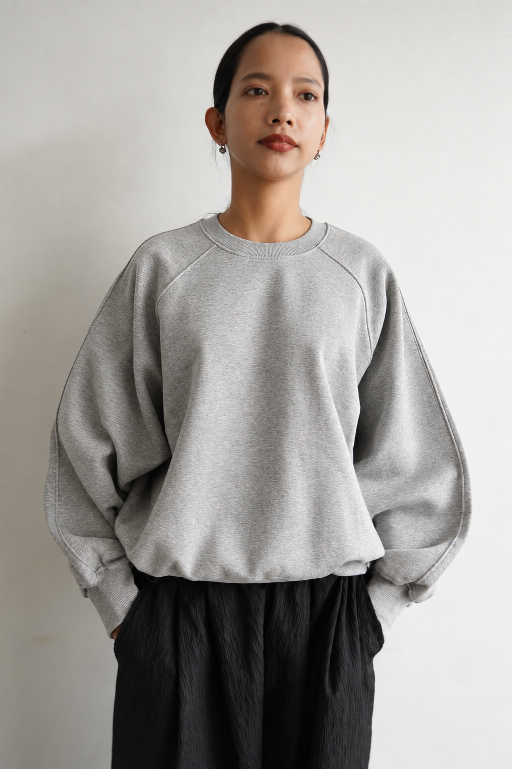 Curve sleeve sweat pullover
