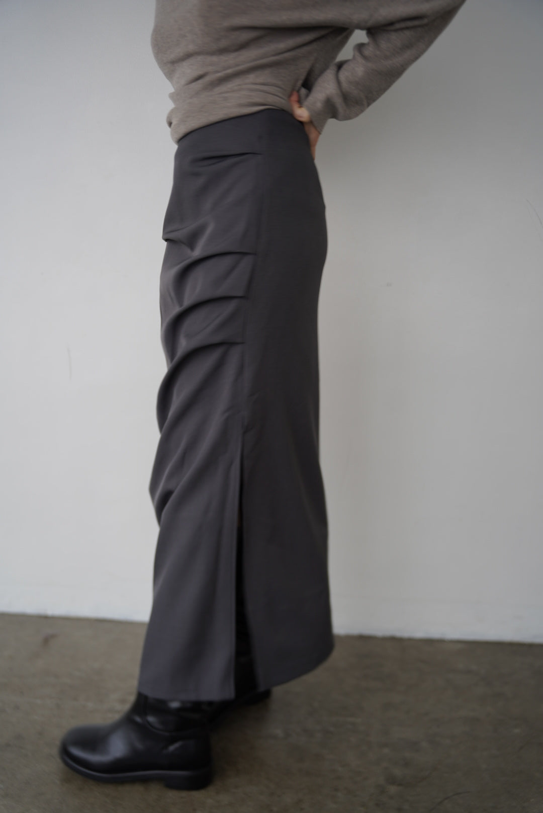 Tuck drape skirt