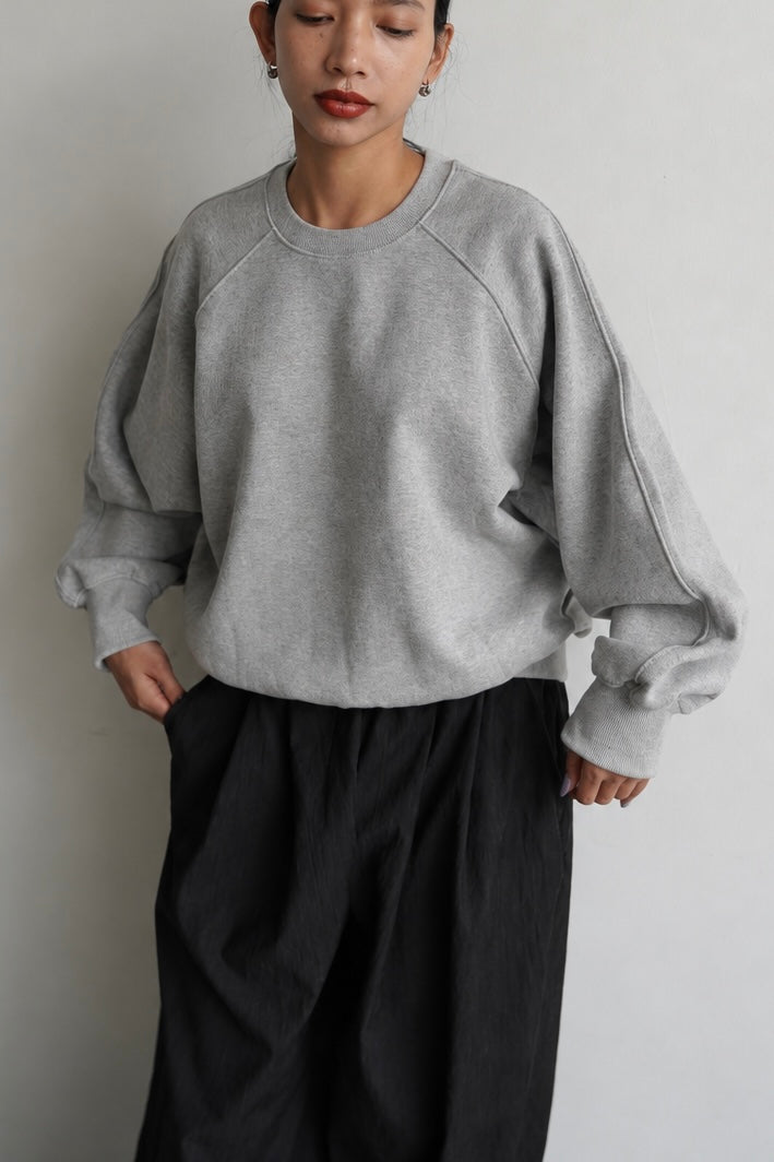 Curve sleeve sweat pullover