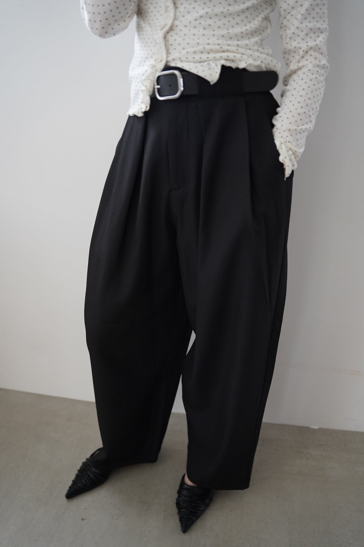 Twill tuck cocoon pants