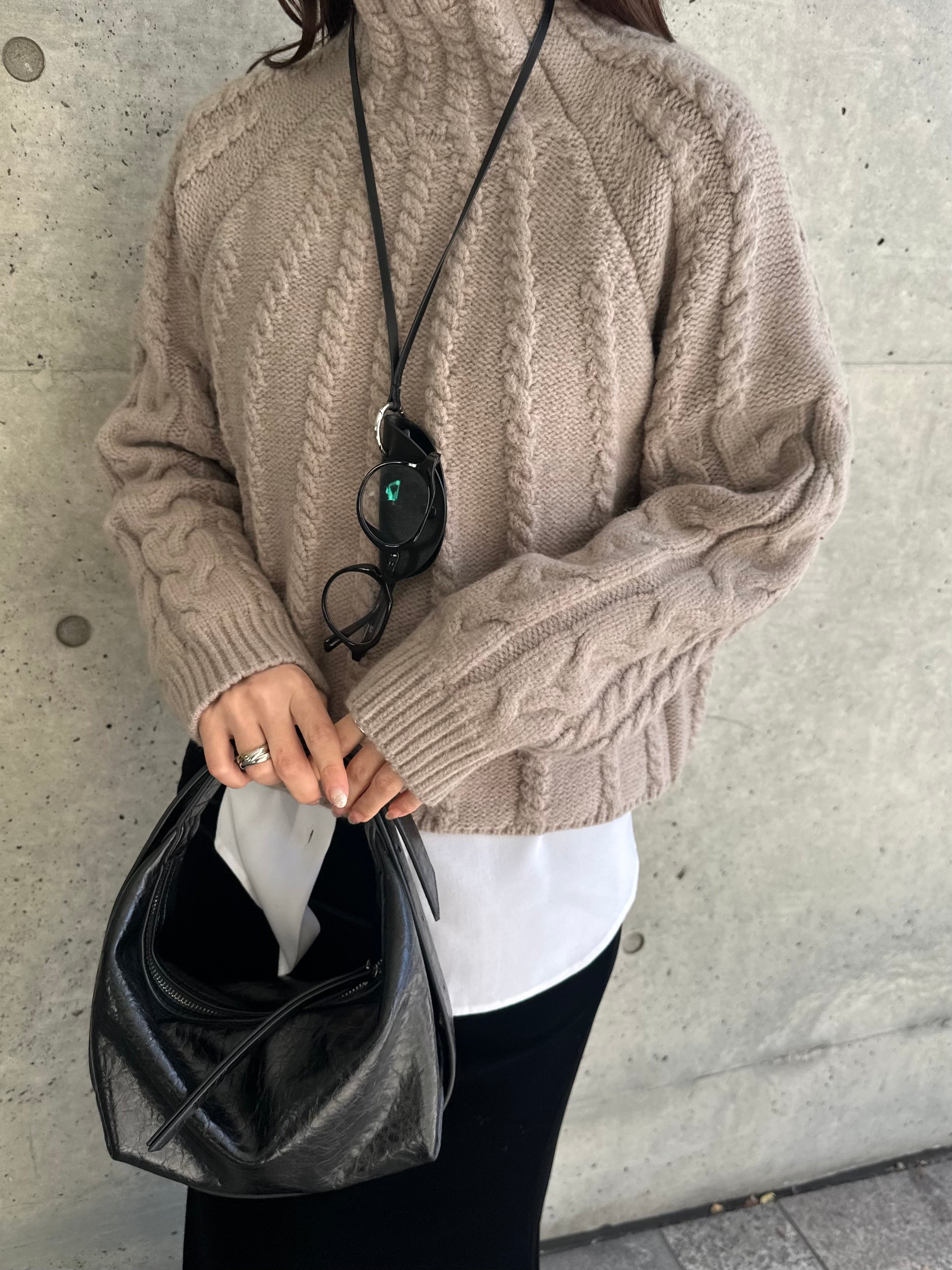 Cable hight neck knit