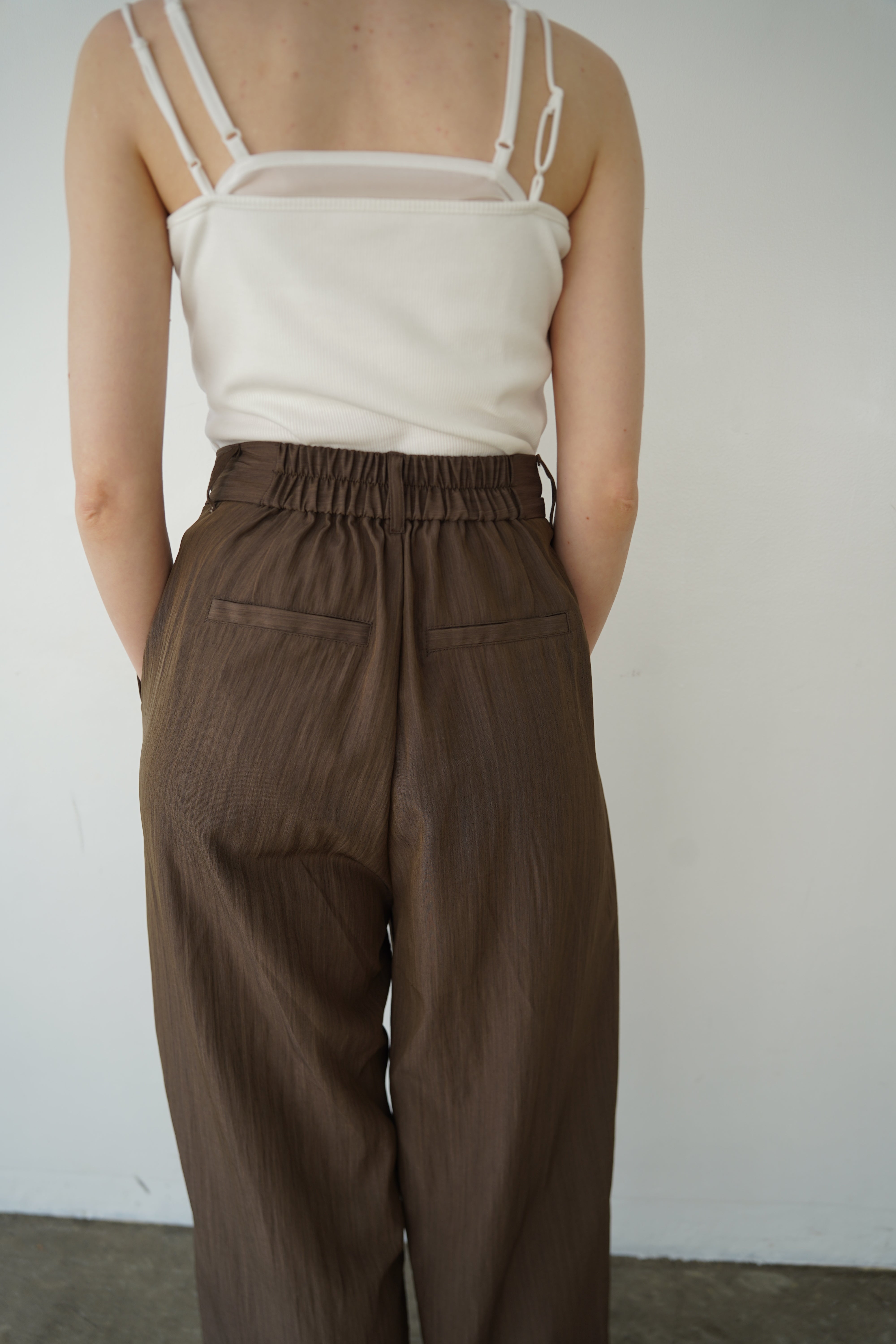 Woven tuck pants