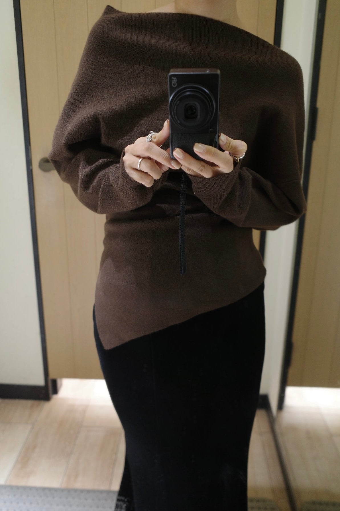 Unbalance knit tops