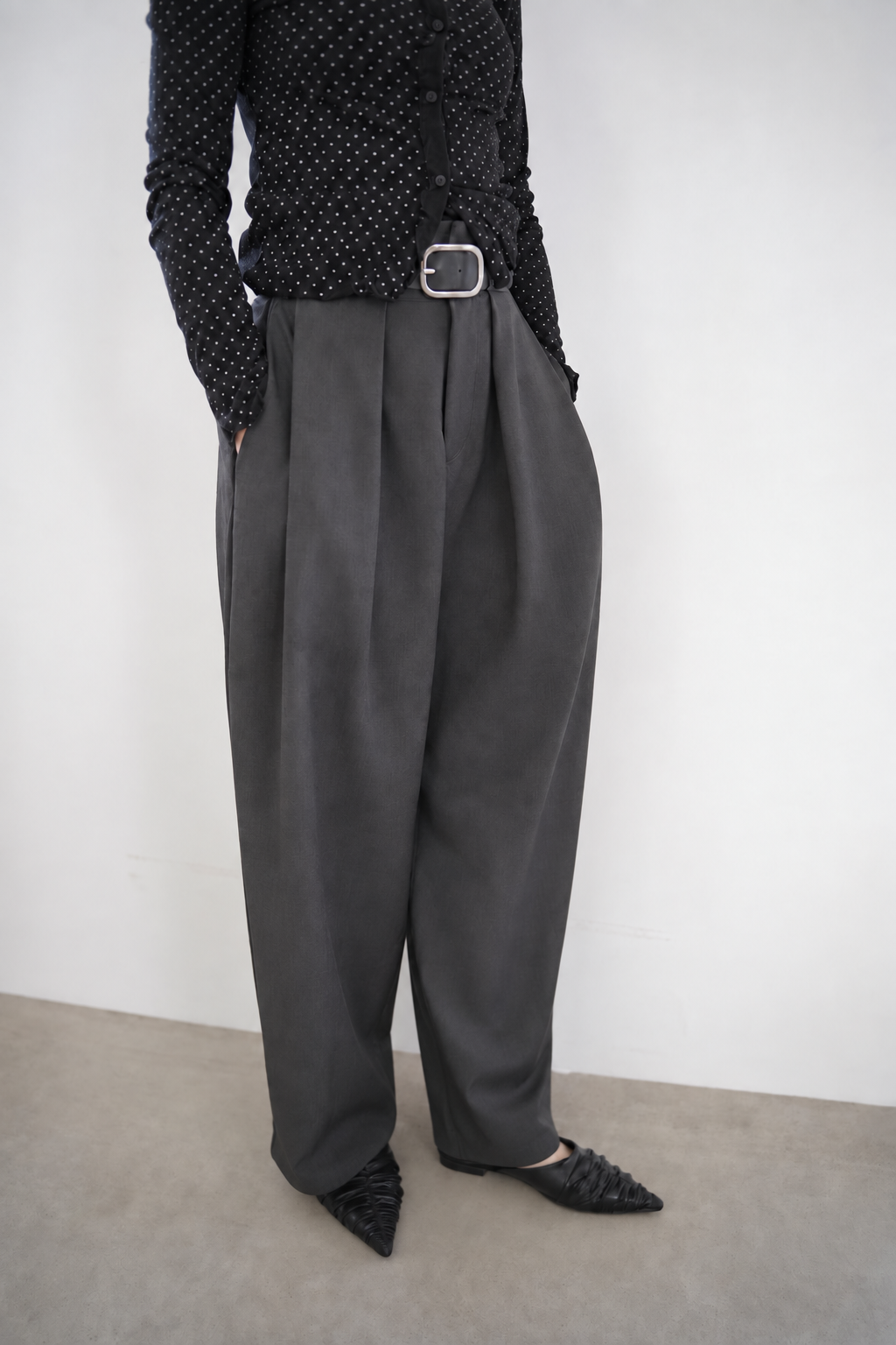 Twill tuck cocoon pants