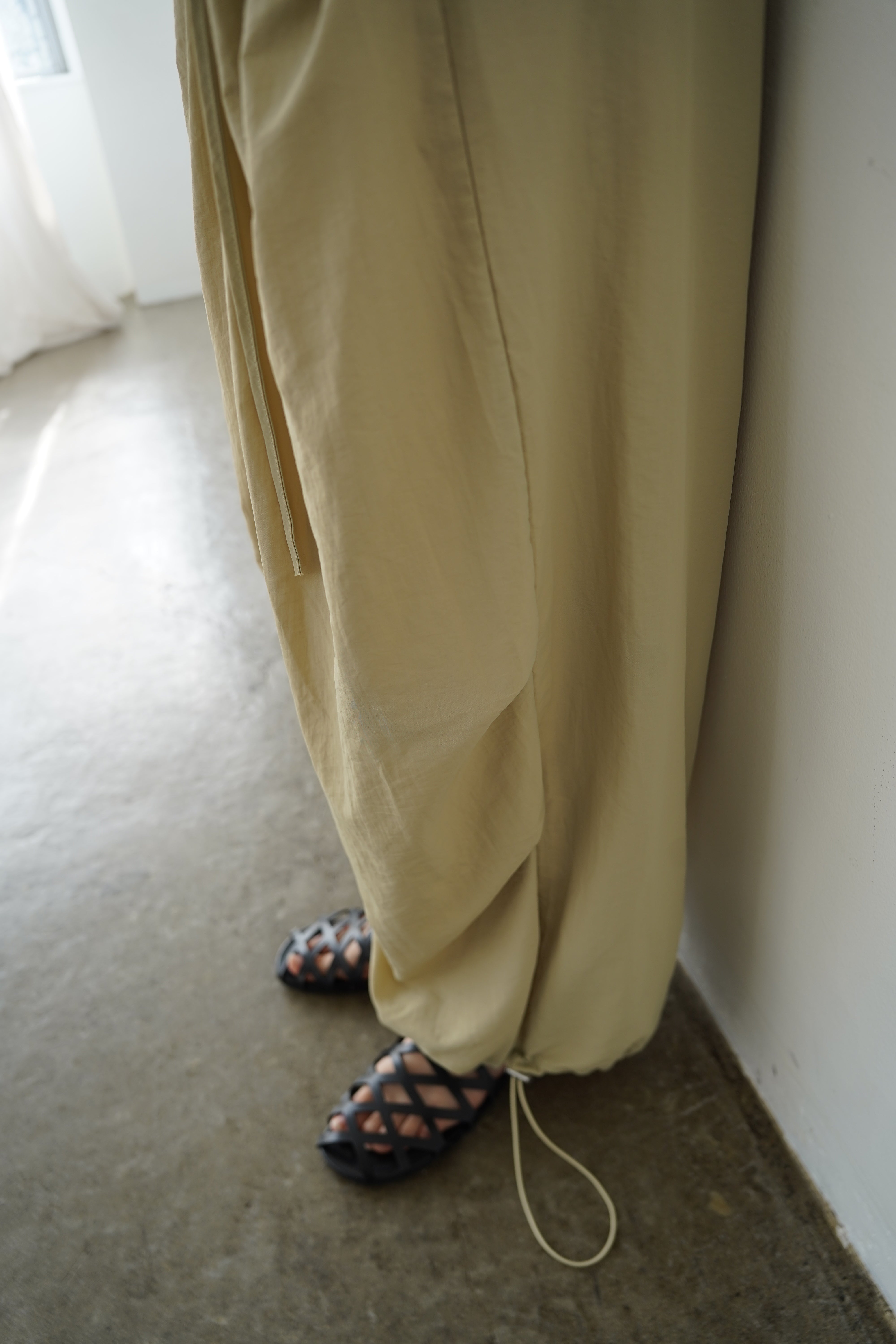Pocket frill parachute pants