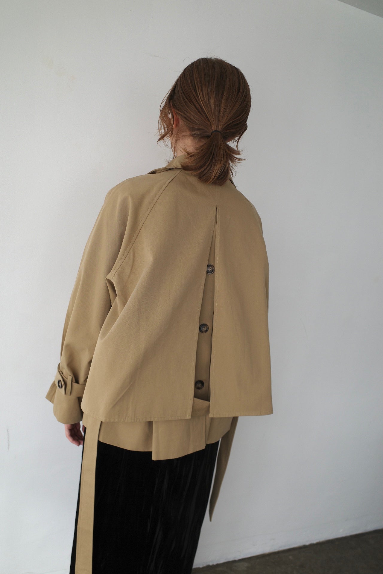 Half cape short trench