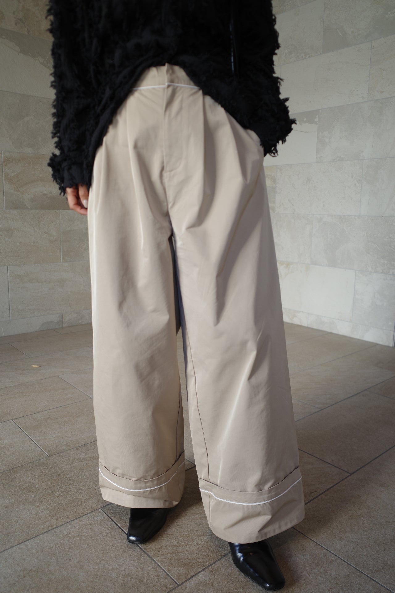 Tuck line pants