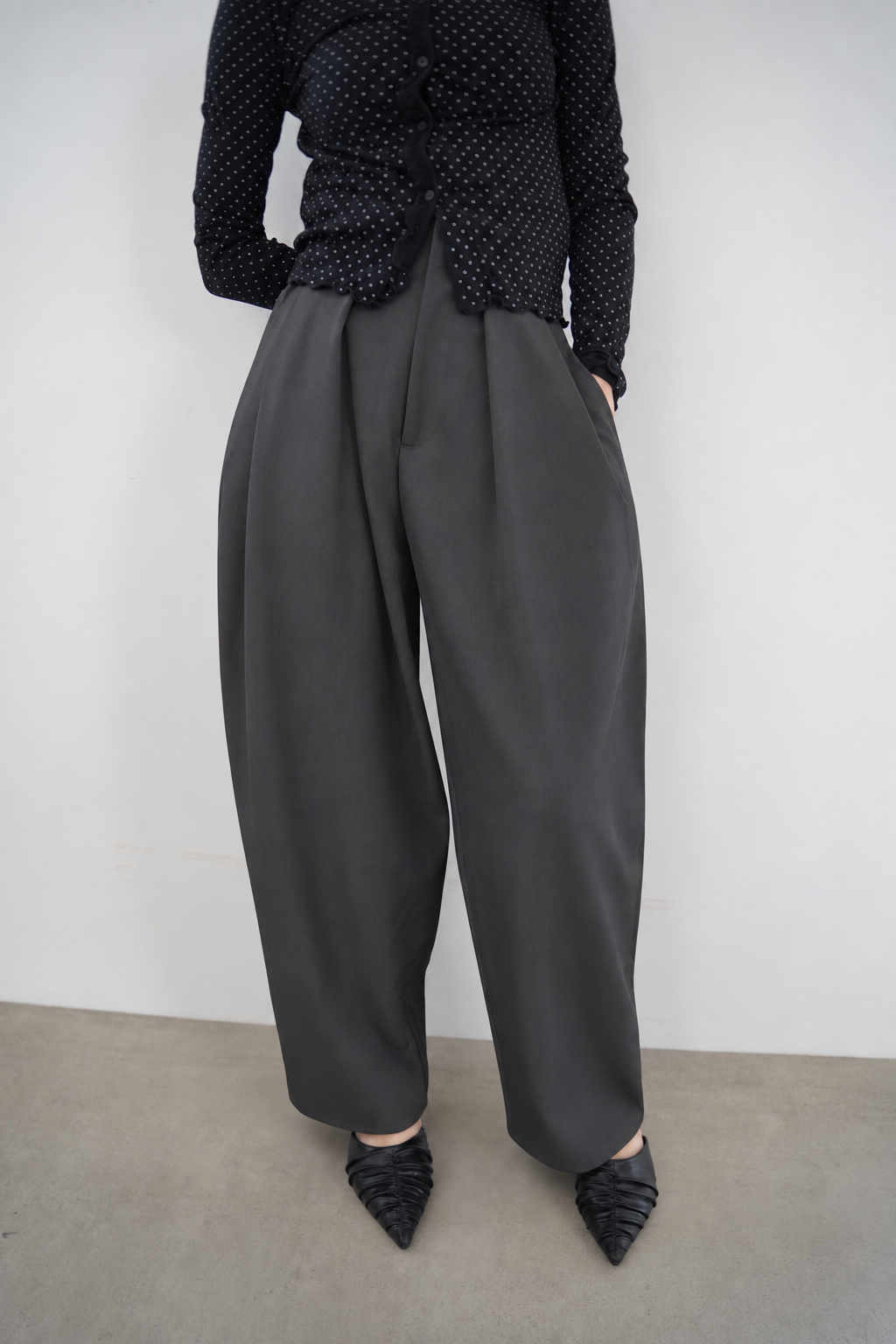 Twill tuck cocoon pants