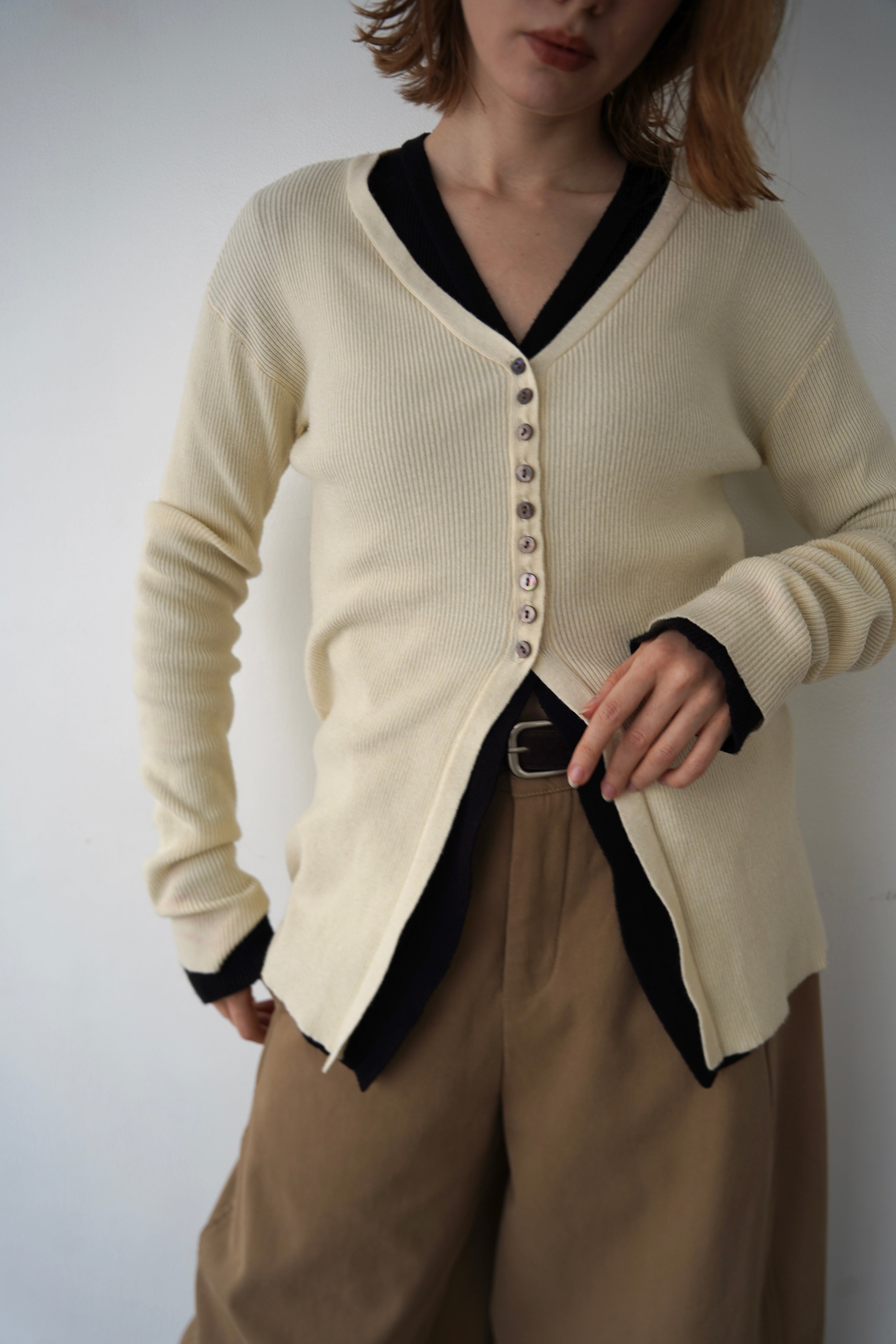 【再入荷】Vneck button lib cardigan