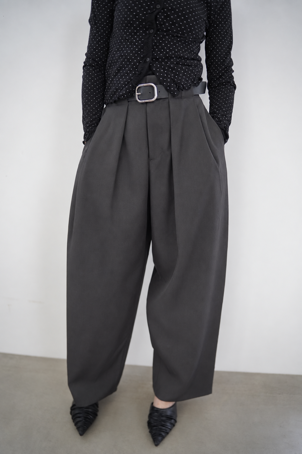 Twill tuck cocoon pants
