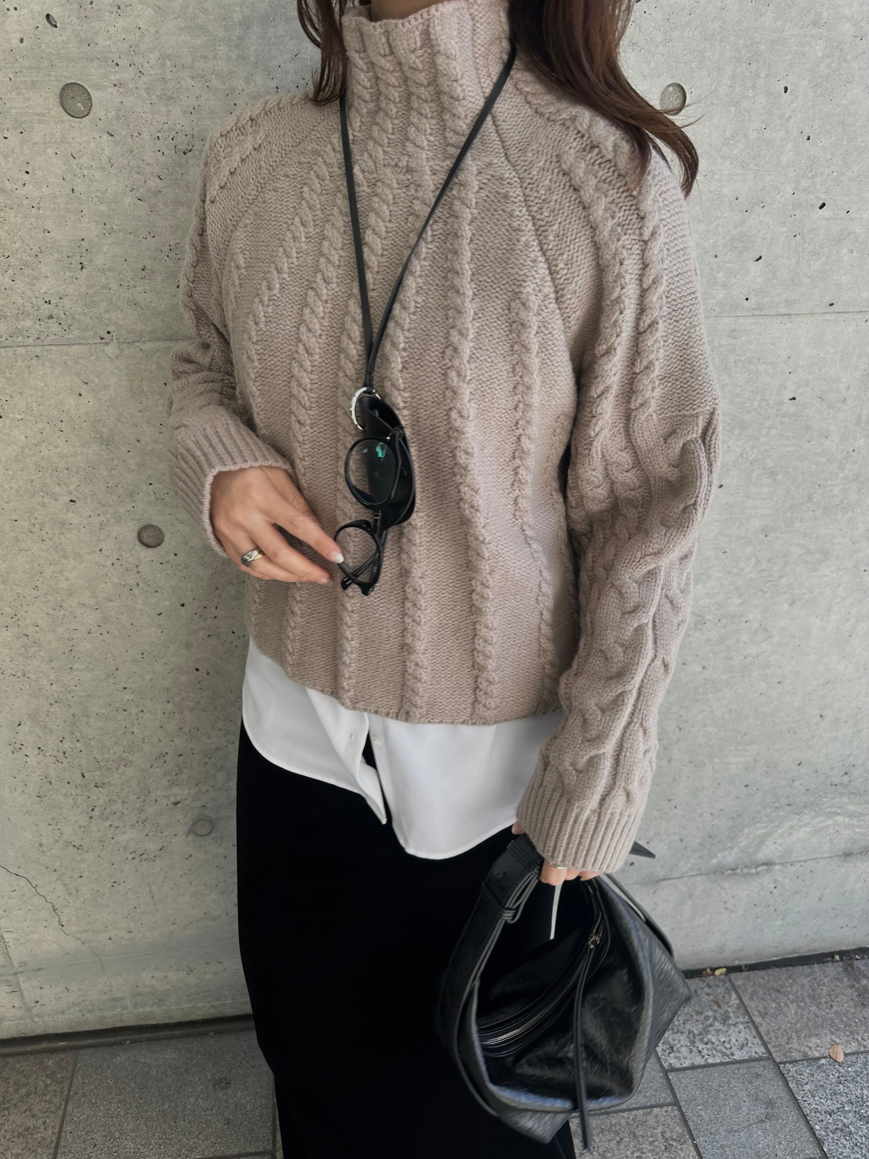 Cable hight neck knit