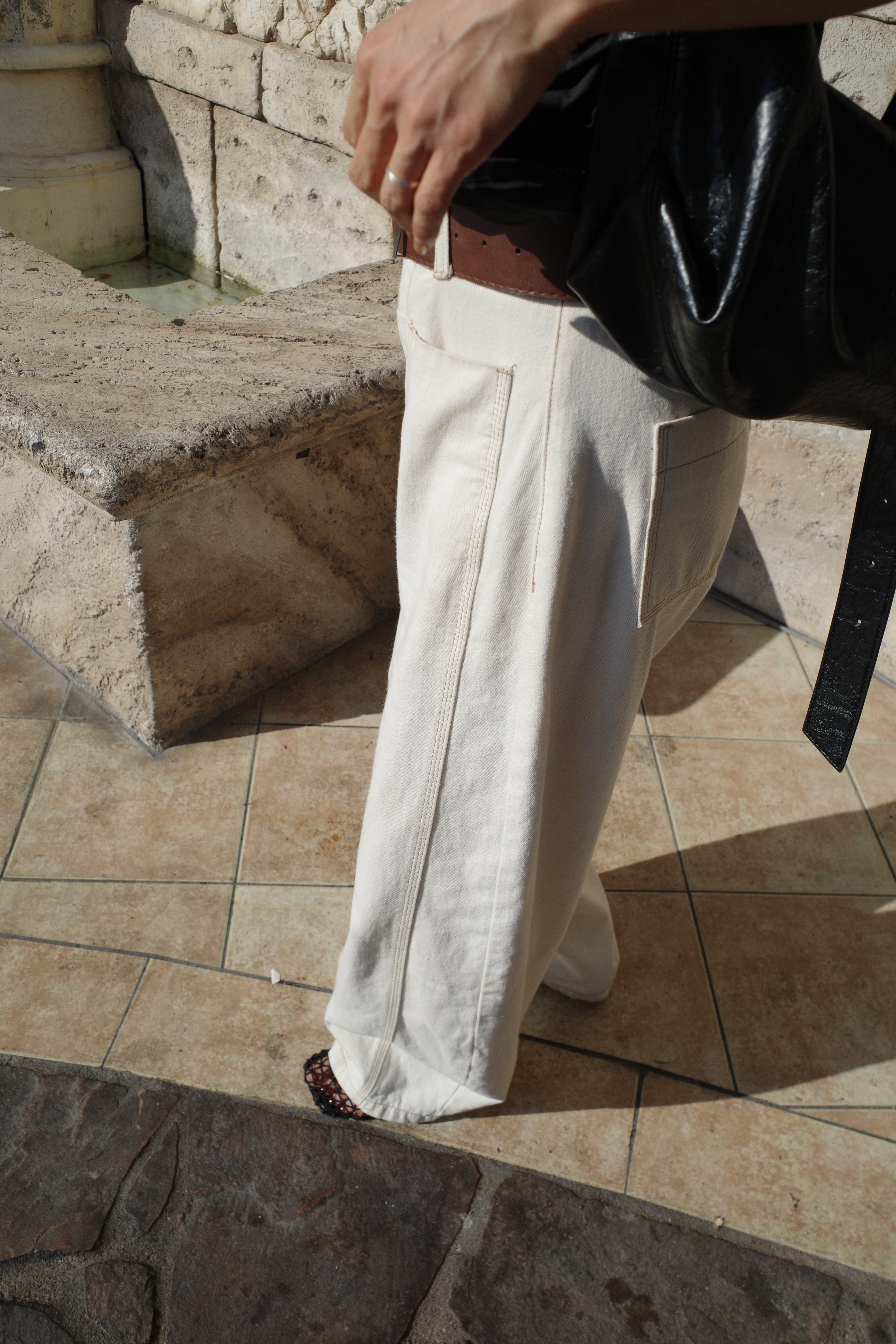 Belt curve denim pants