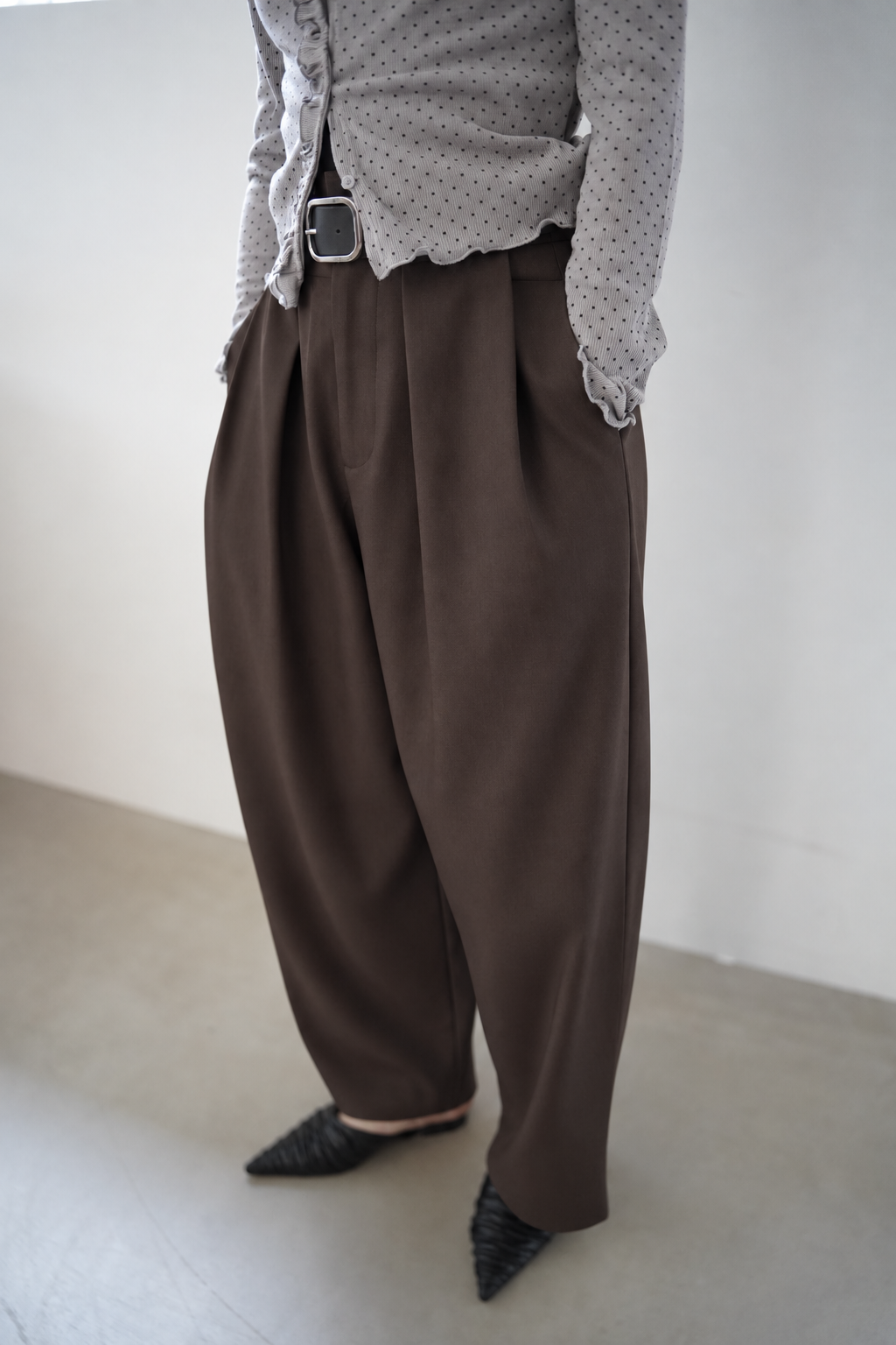 Twill tuck cocoon pants