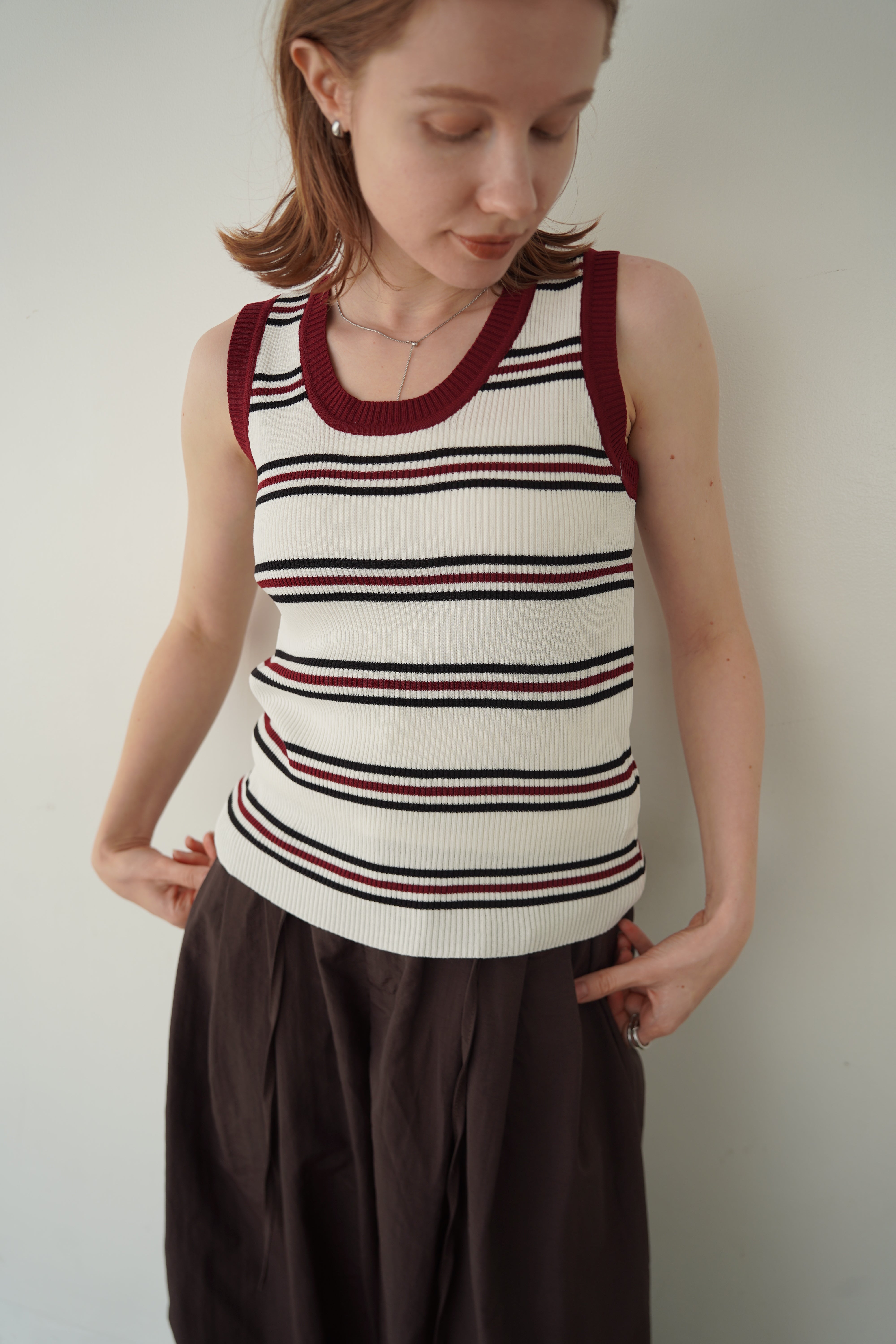 Bi-color boarder tank top
